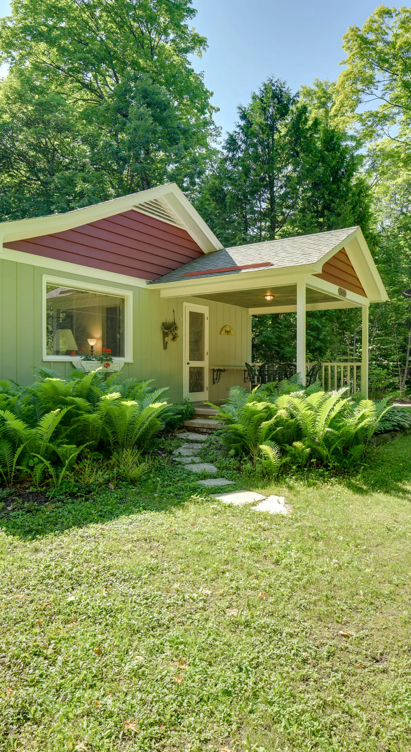 'Cherry Cottage' - Walk to Peninsula State Park!