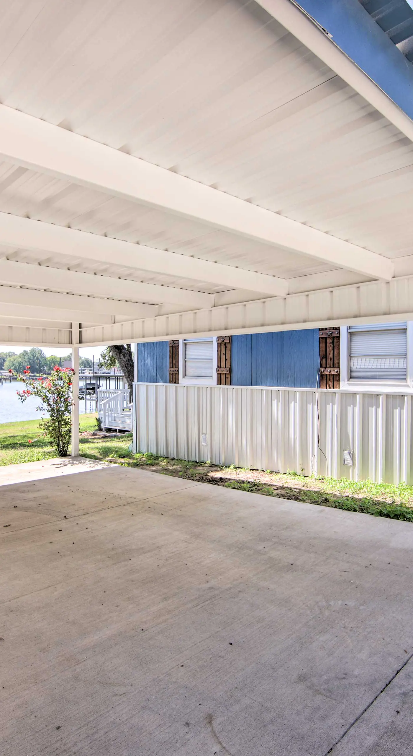 On-Site Boat Launch: Gun Barrel City Lake House