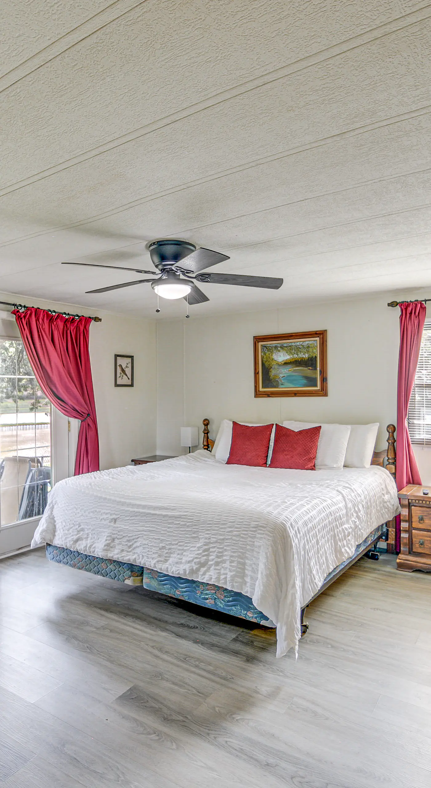 Lakefront Gun Barrel City Home w/ Dock & Deck