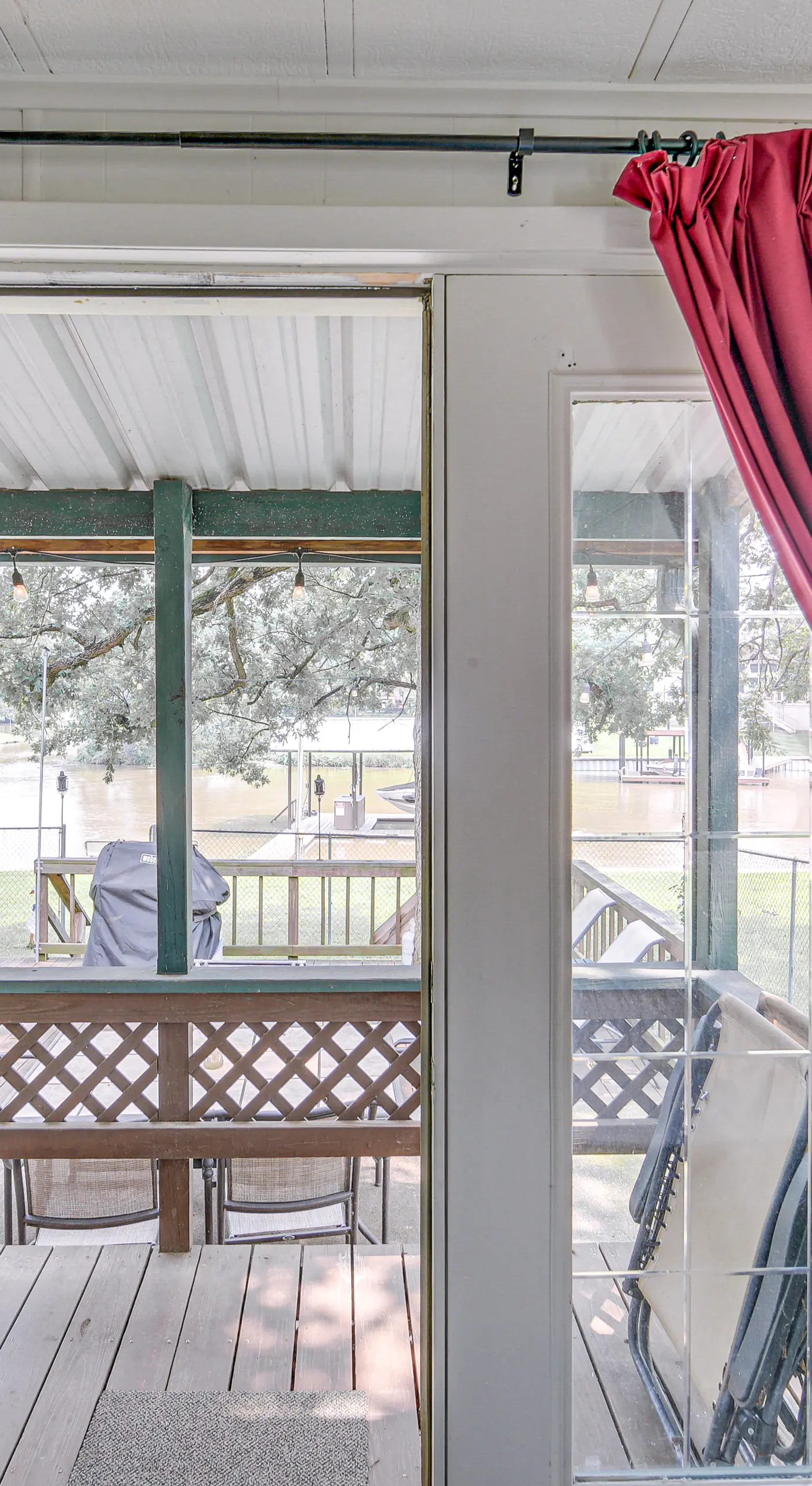 Lakefront Gun Barrel City Home w/ Dock & Deck
