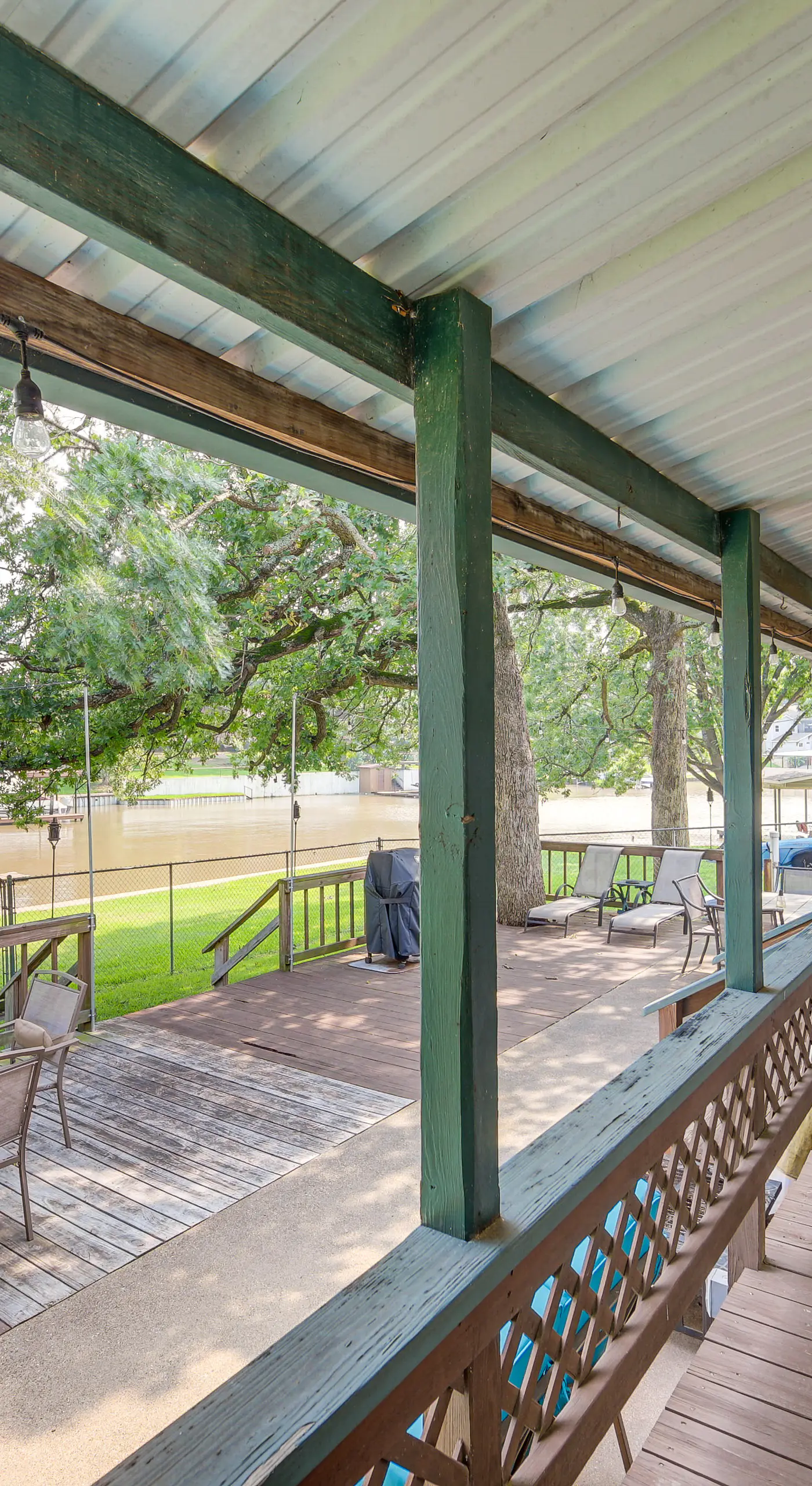 Lakefront Gun Barrel City Home w/ Dock & Deck