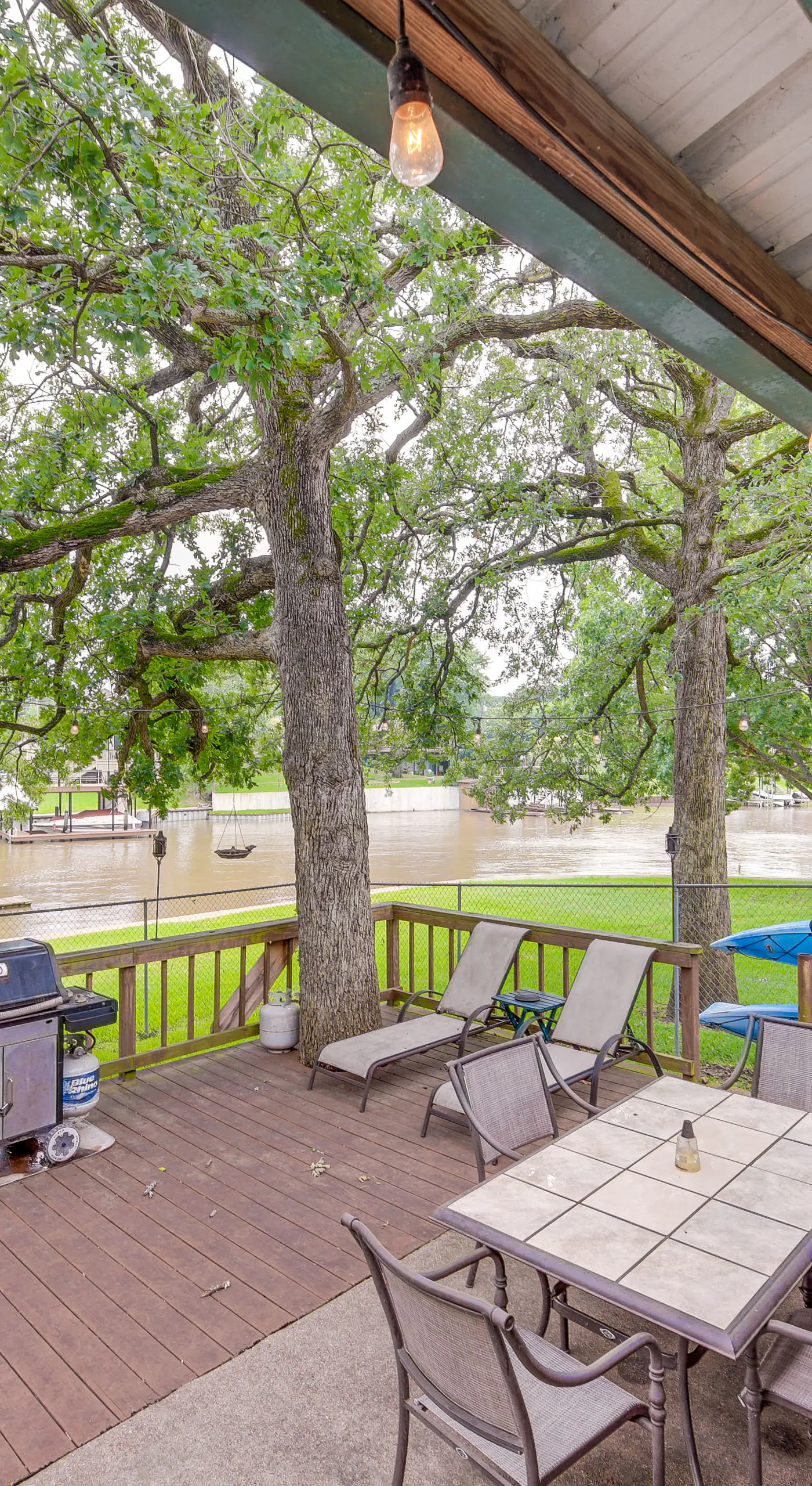 Lakefront Gun Barrel City Home w/ Dock & Deck