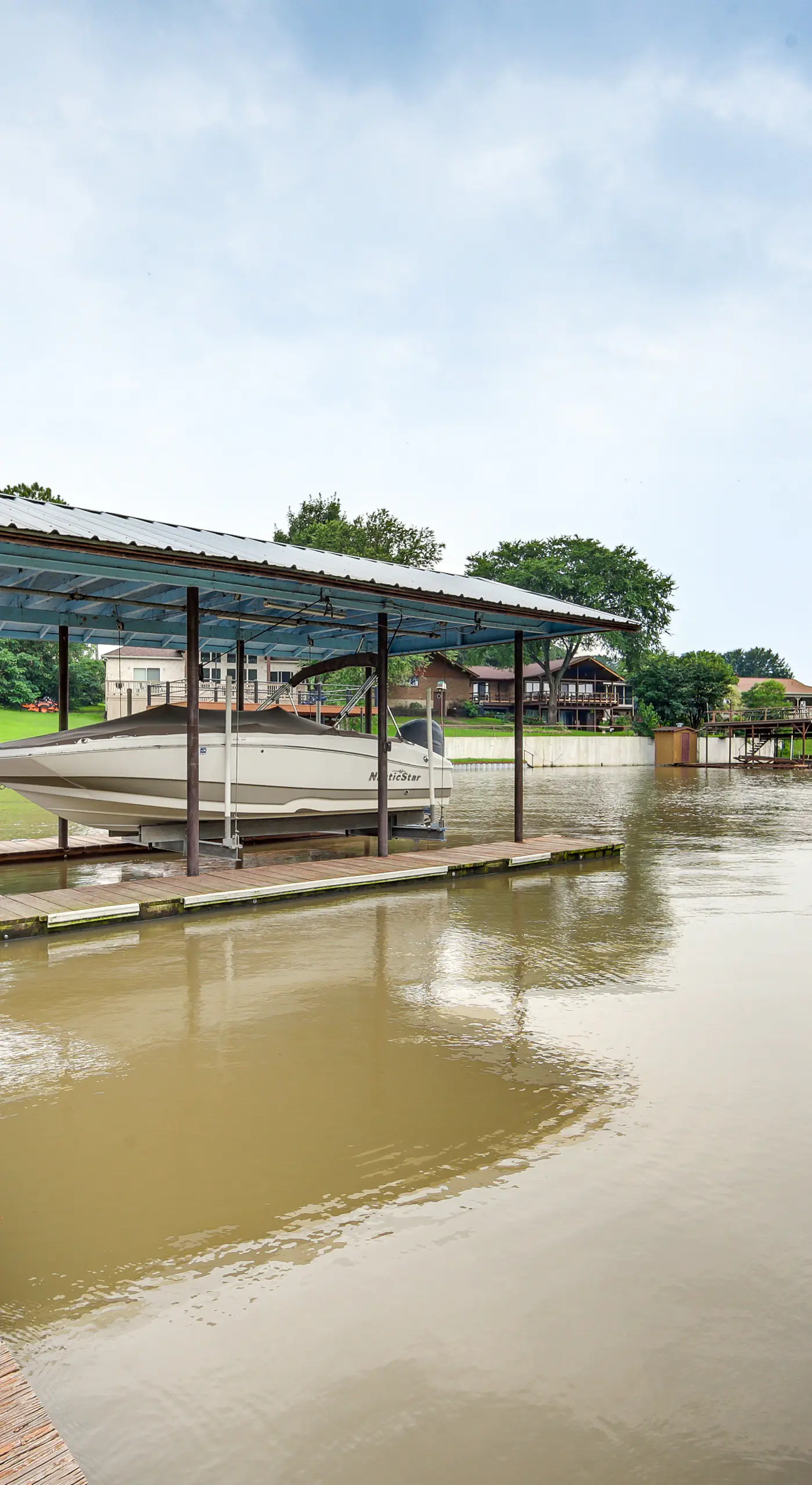 Lakefront Gun Barrel City Home w/ Dock & Deck