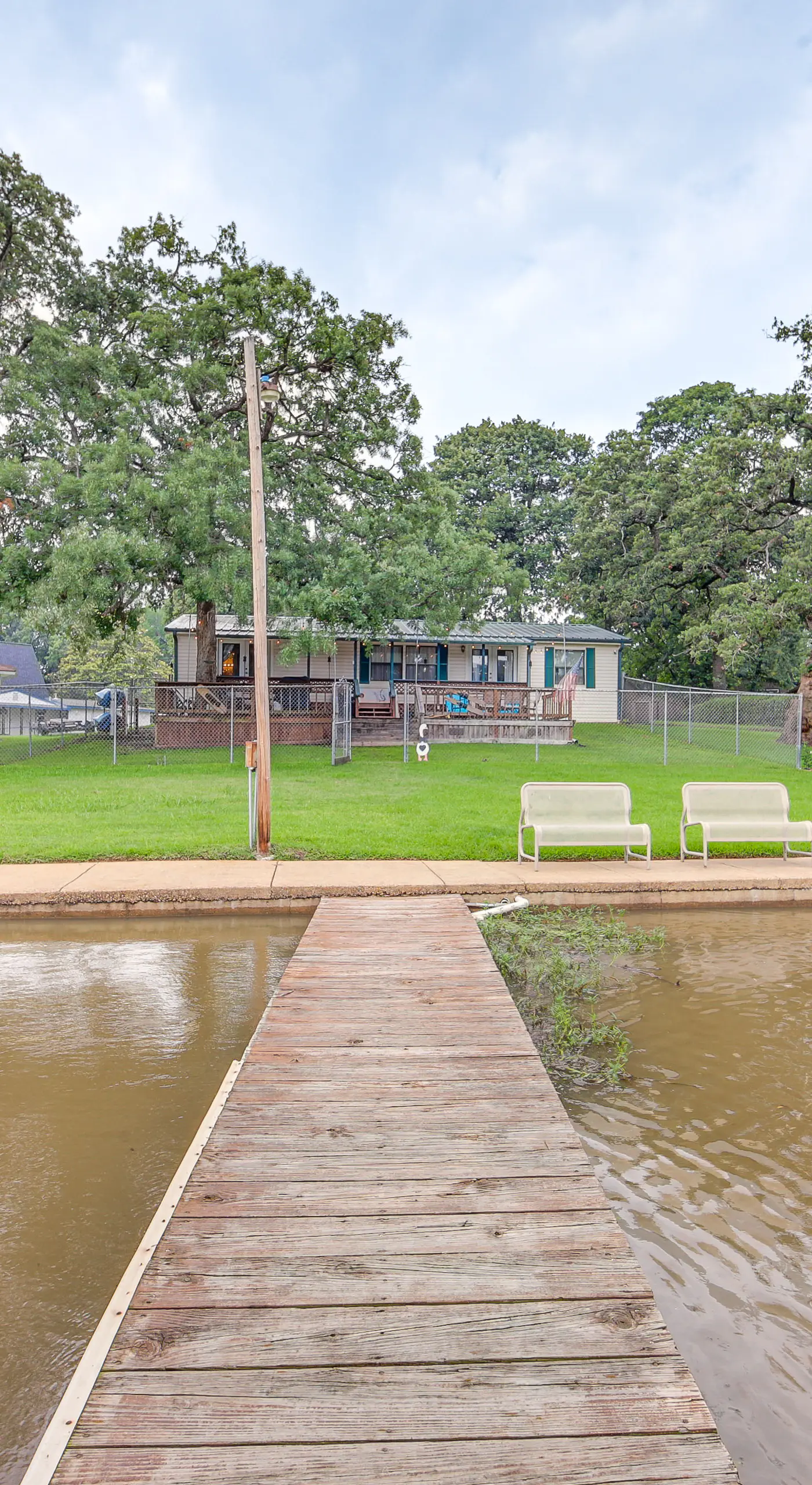 Lakefront Gun Barrel City Home w/ Dock & Deck