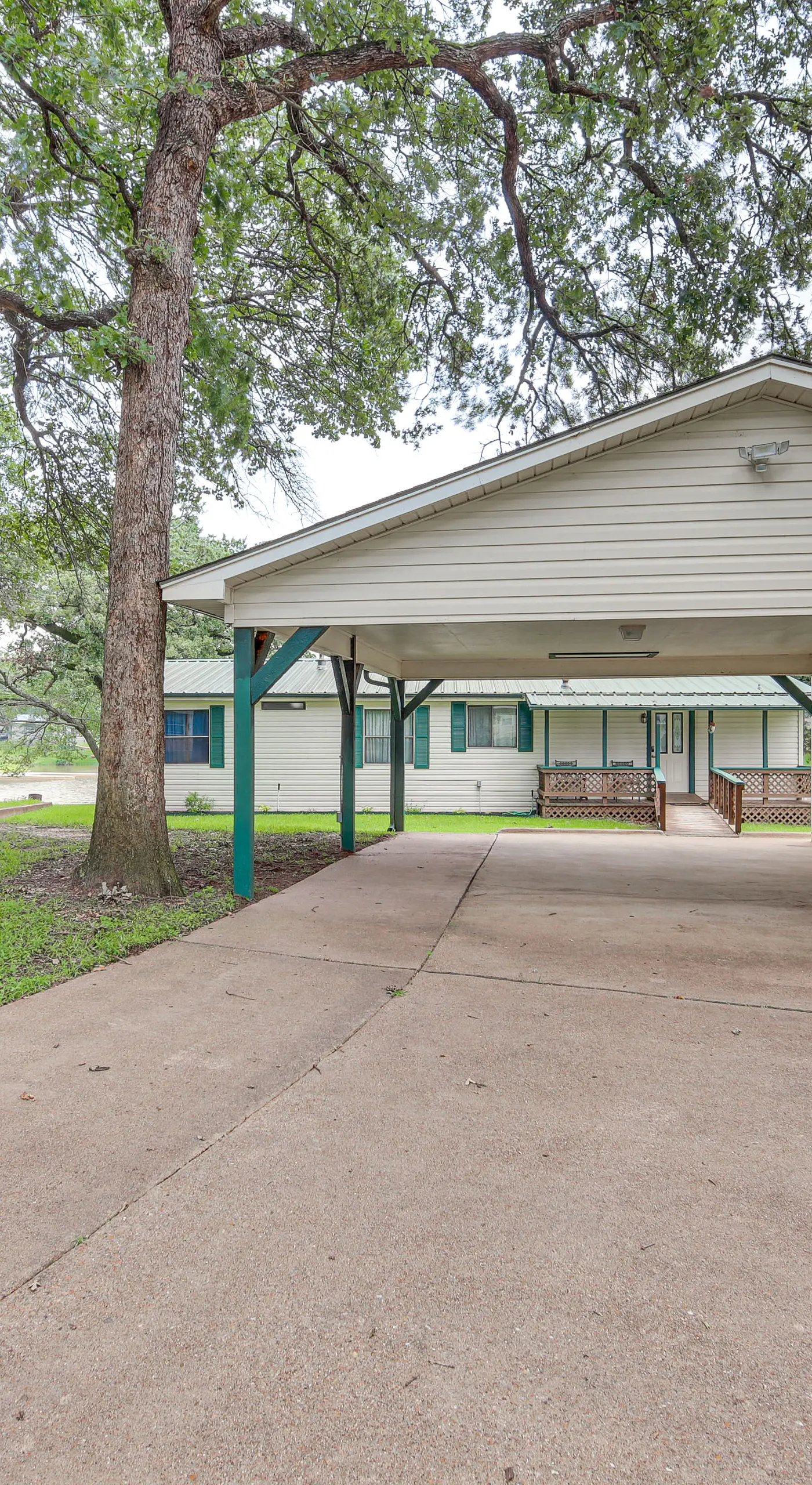 Lakefront Gun Barrel City Home w/ Dock & Deck