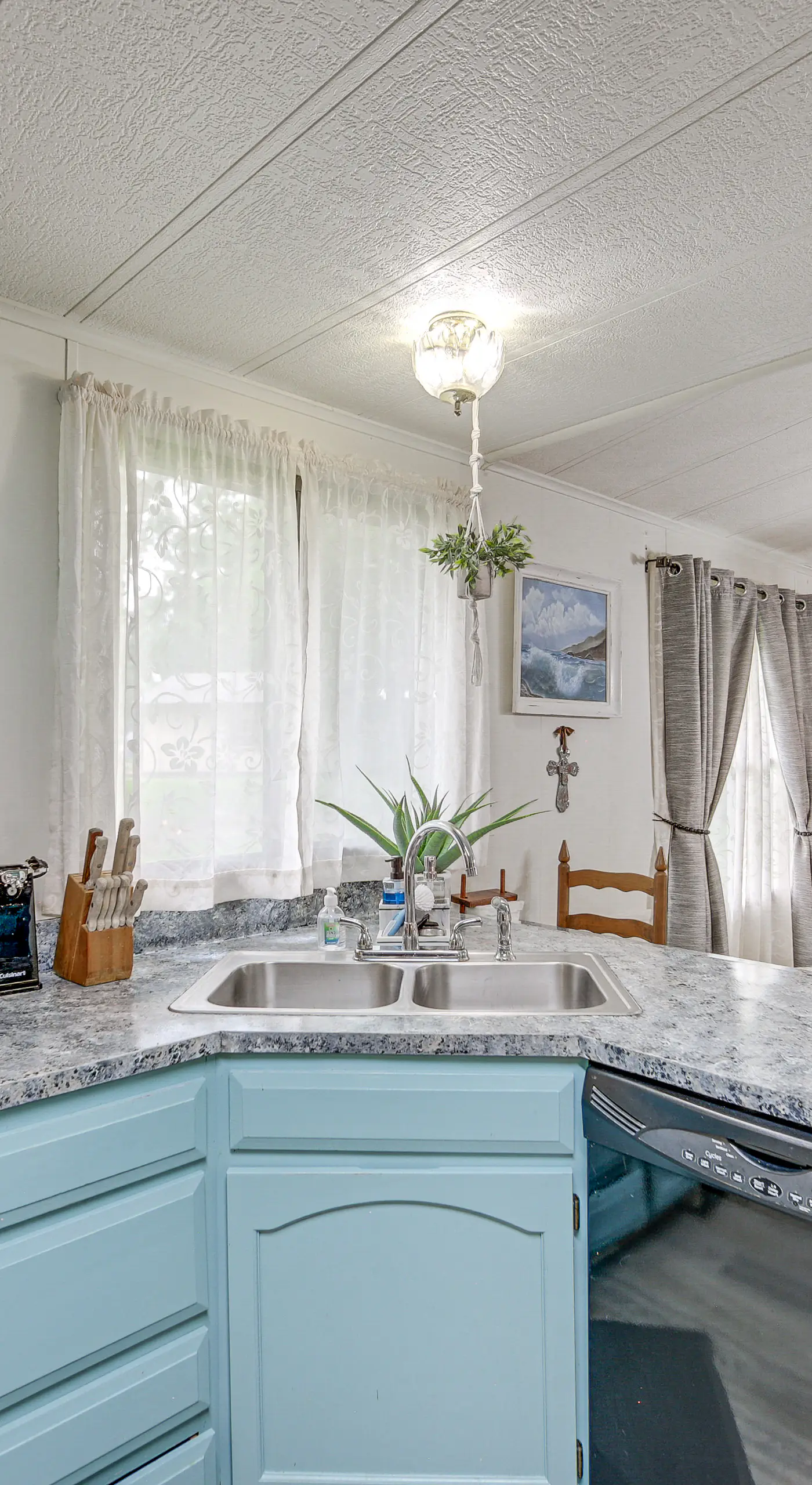 Lakefront Gun Barrel City Home w/ Dock & Deck