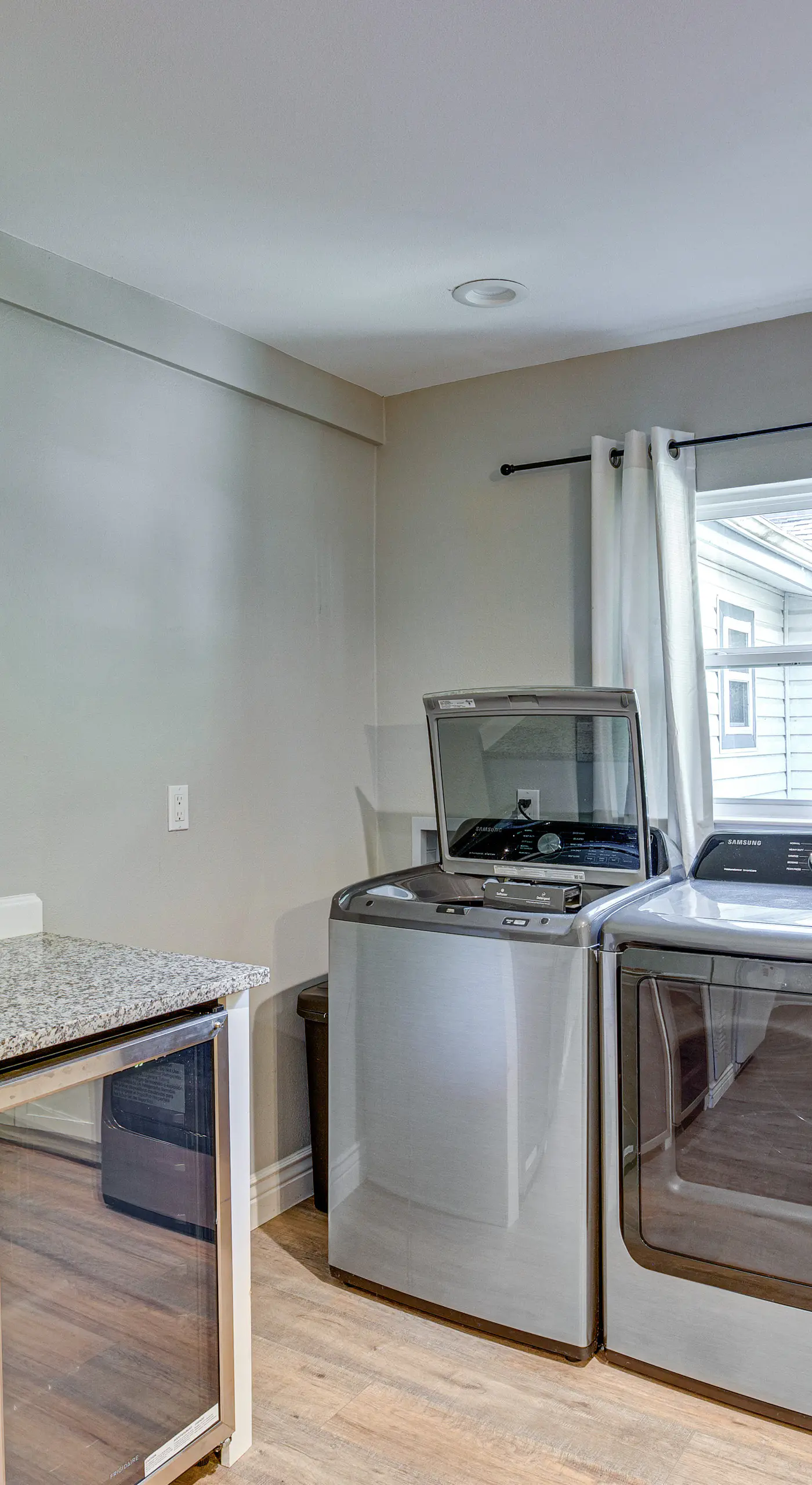 Waterfront Retreat w/ Hot Tub in Gun Barrel City!
