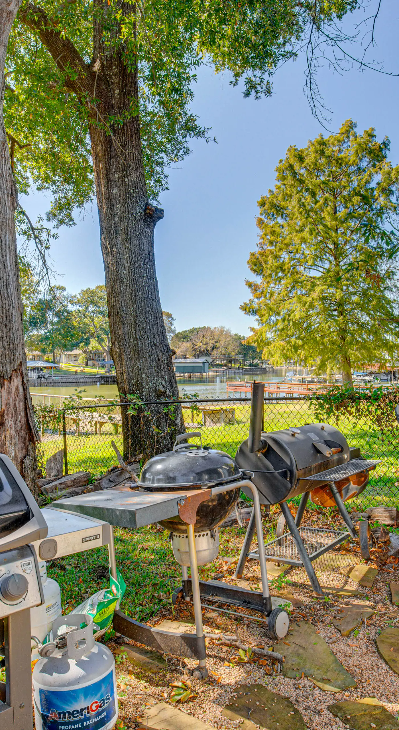 Waterfront Retreat w/ Hot Tub in Gun Barrel City!
