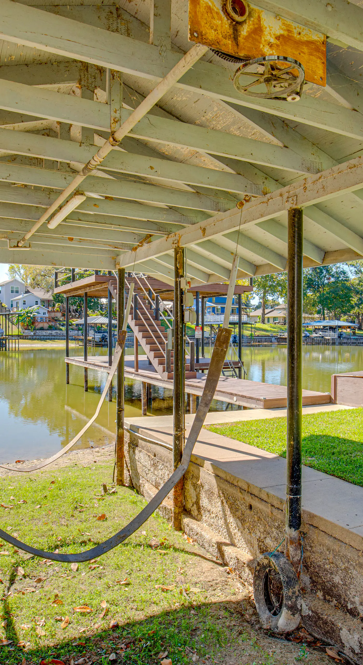 Waterfront Retreat w/ Hot Tub in Gun Barrel City!