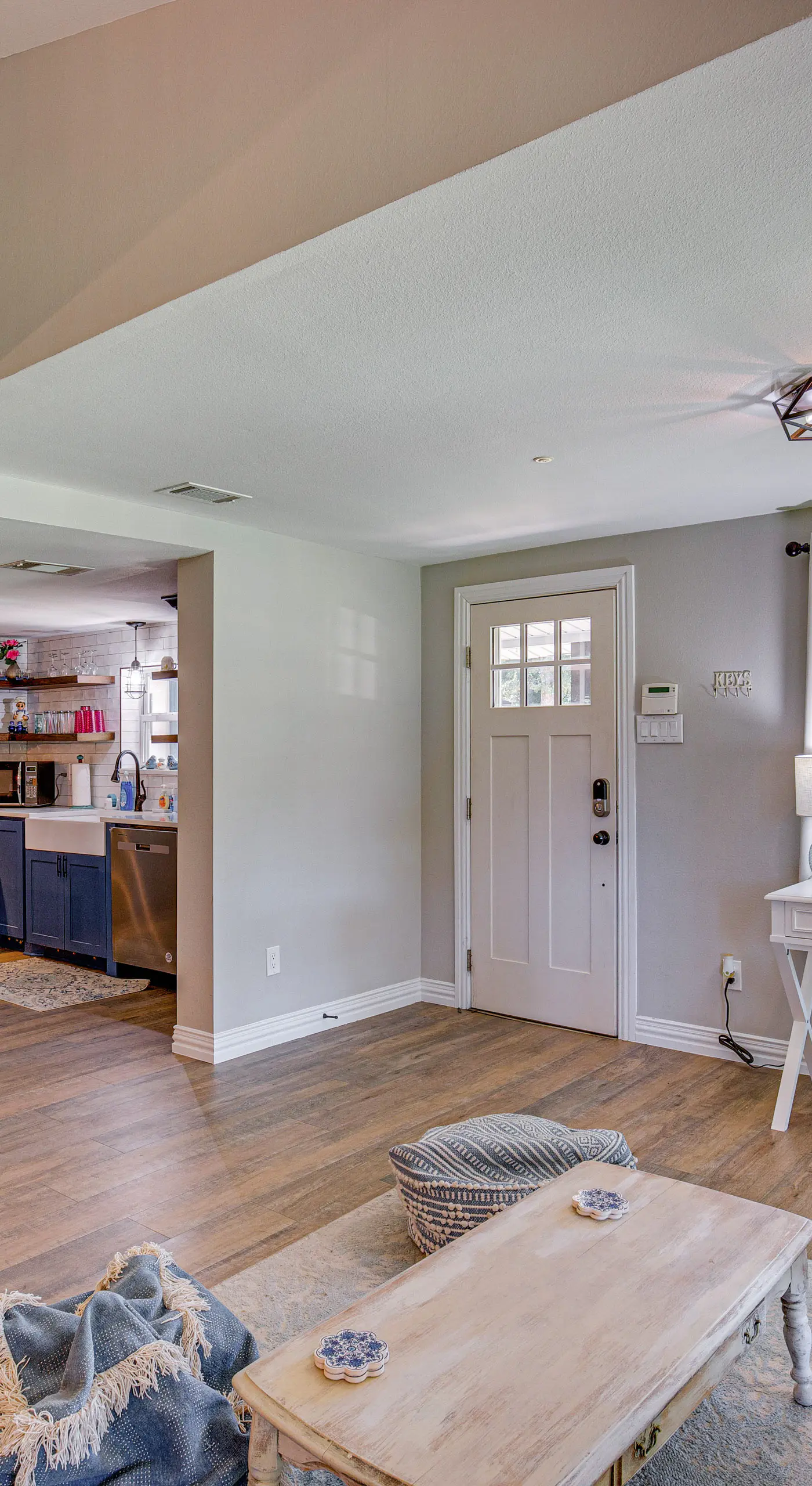 Waterfront Retreat w/ Hot Tub in Gun Barrel City!