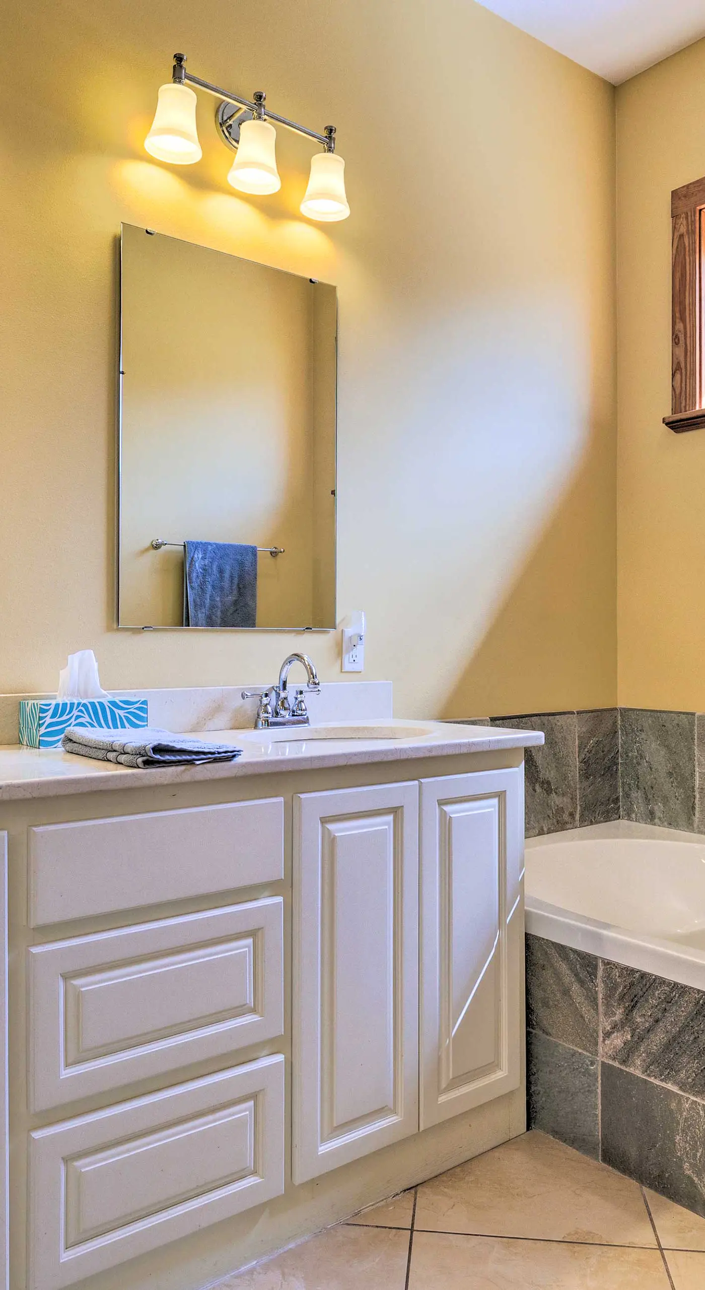 Bright Waveland Home - Walk to Beach Access!