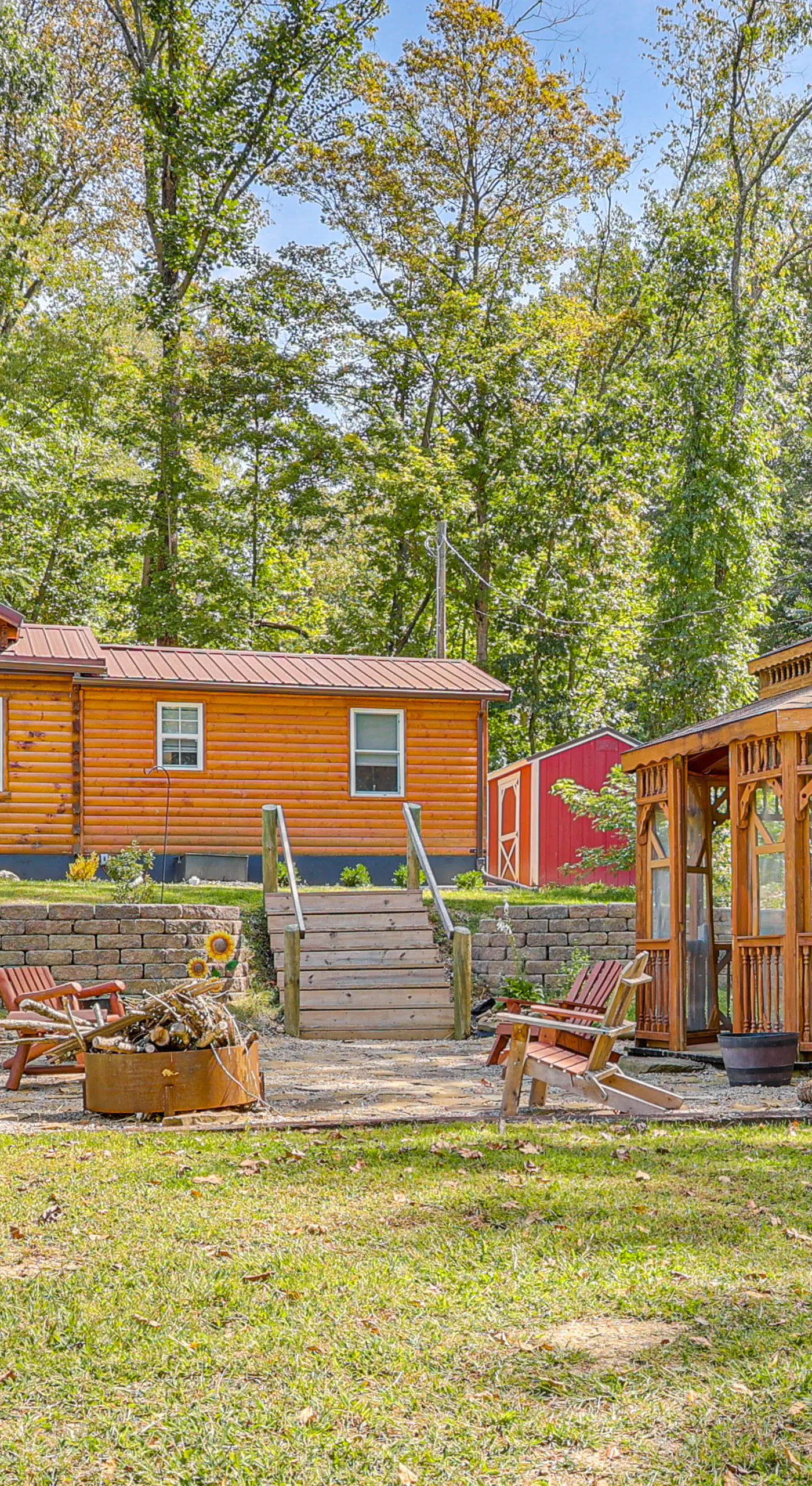 Charming Couples Cabin on 40 Acres in Zanesville