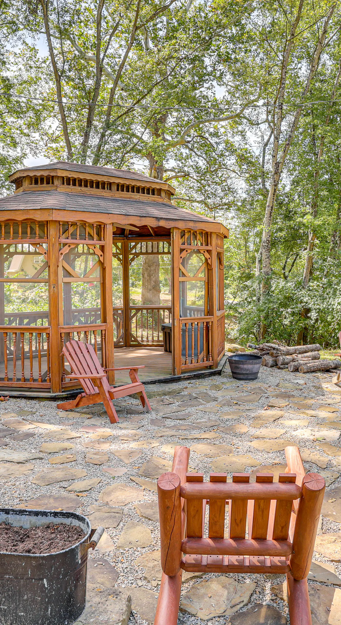 Charming Couples Cabin on 40 Acres in Zanesville