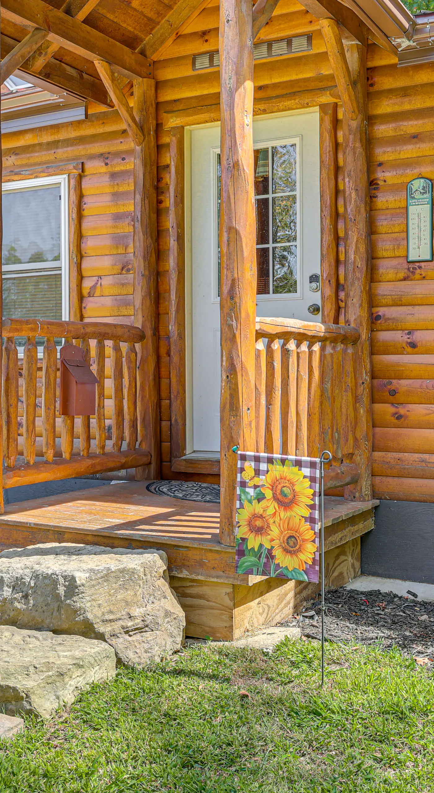 Charming Couples Cabin on 40 Acres in Zanesville