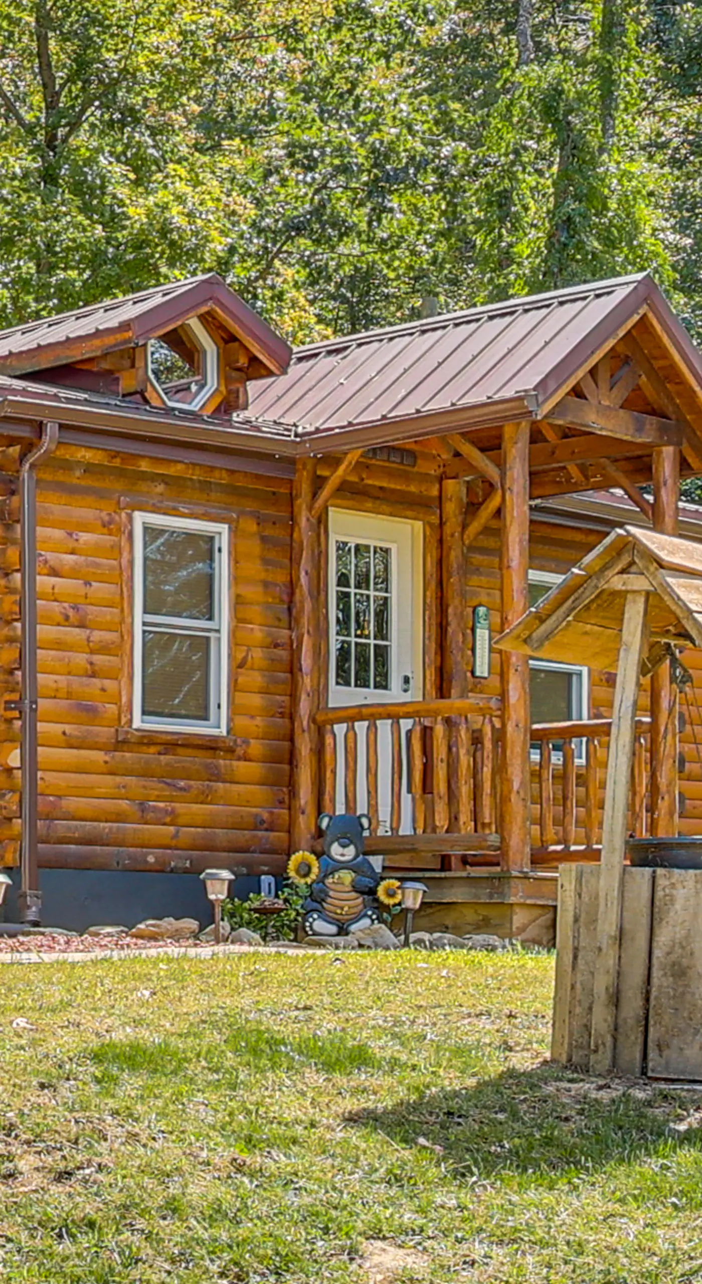 Charming Couples Cabin on 40 Acres in Zanesville