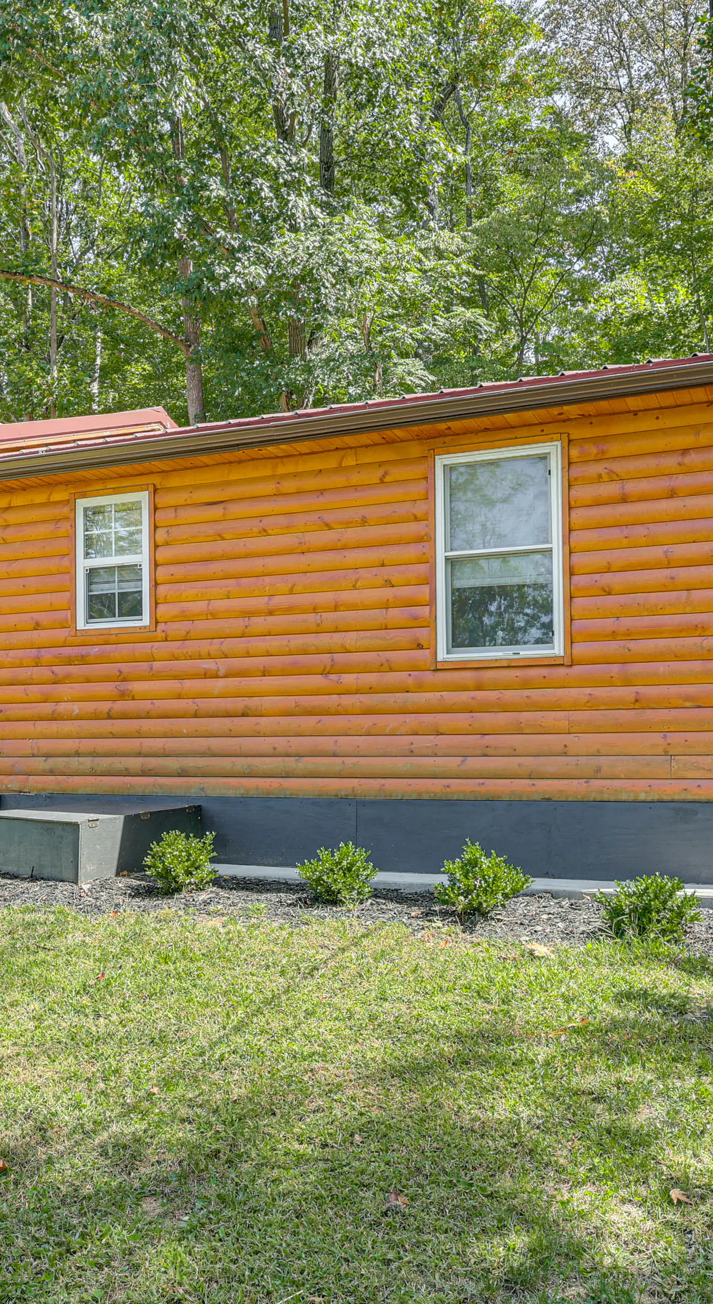 Charming Couples Cabin on 40 Acres in Zanesville