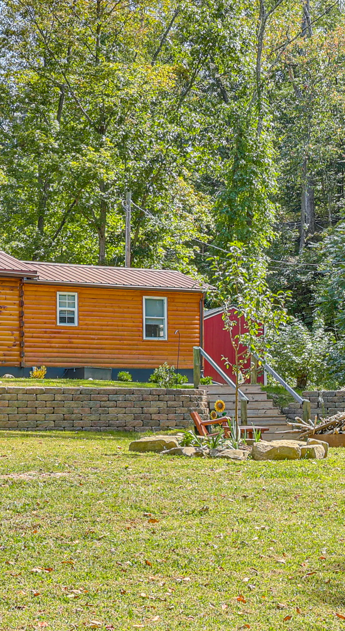 Charming Couples Cabin on 40 Acres in Zanesville