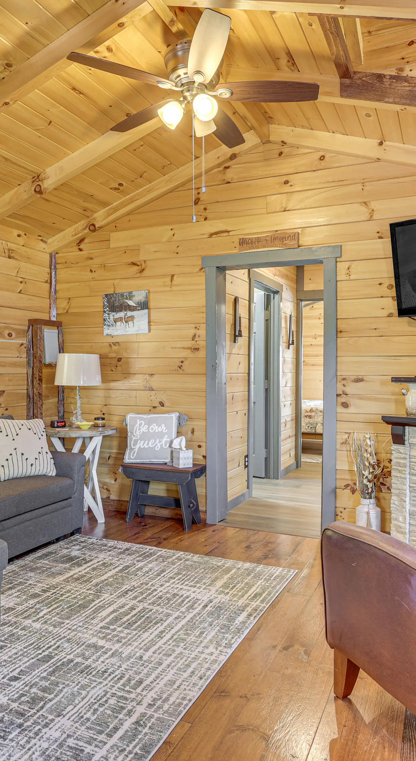 Charming Couples Cabin on 40 Acres in Zanesville