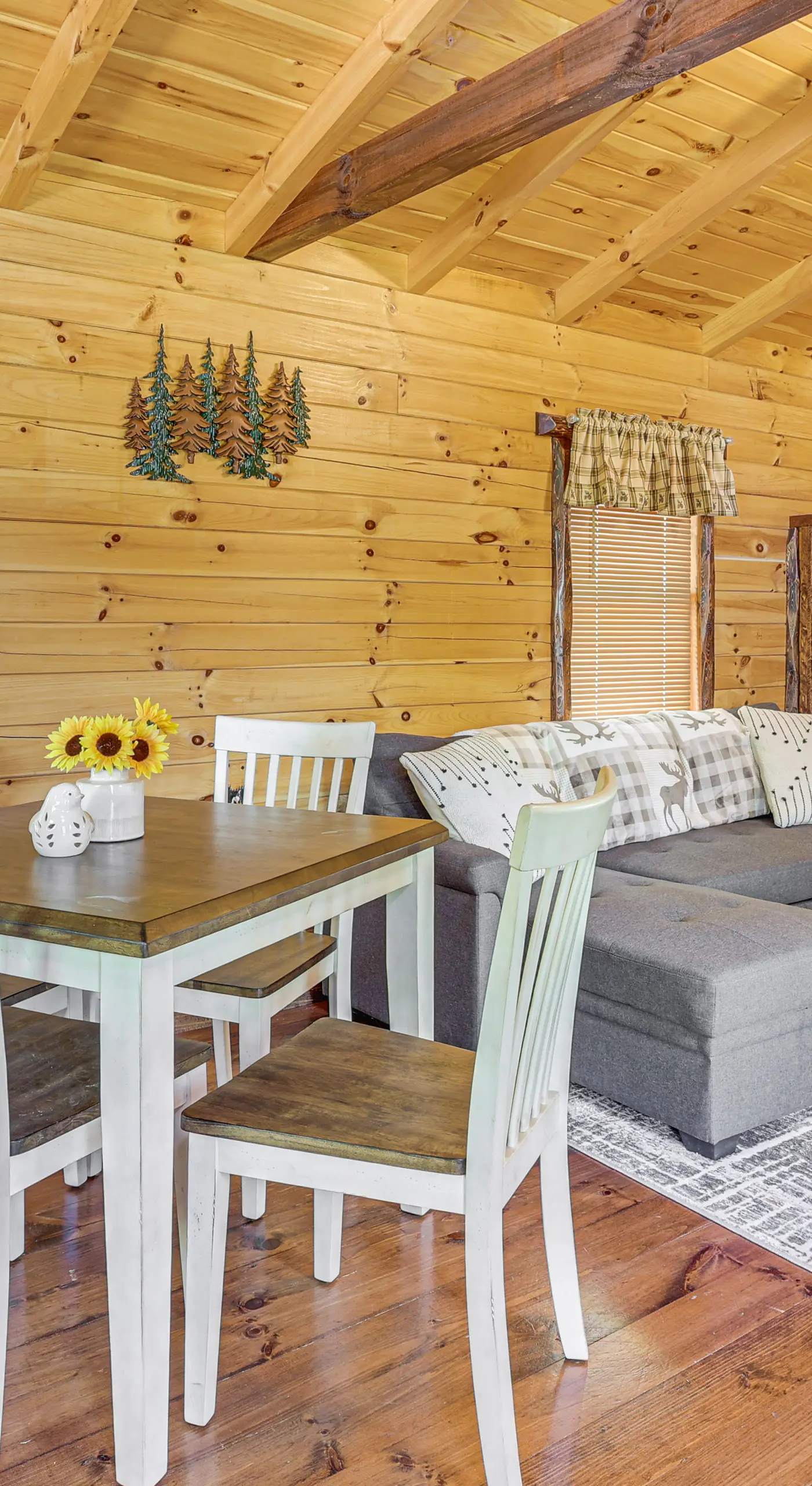 Charming Couples Cabin on 40 Acres in Zanesville