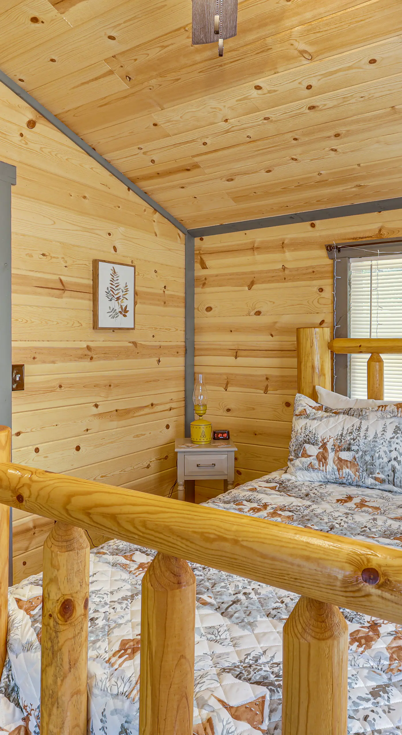 Charming Couples Cabin on 40 Acres in Zanesville