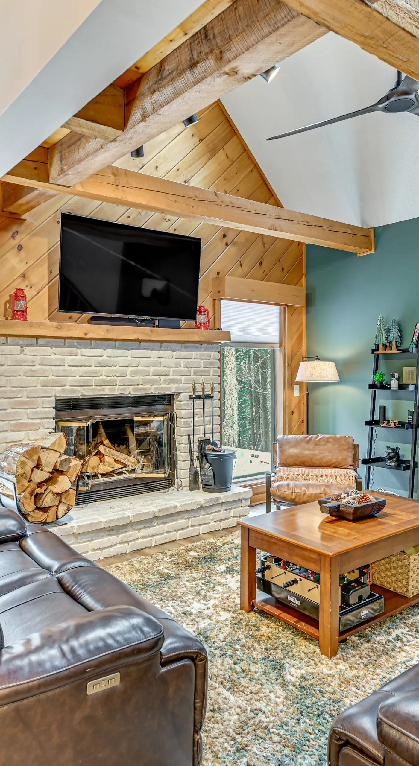 8 Mi to Mt Snow: 'Cozy Bear Cabin' w/ Hot Tub!