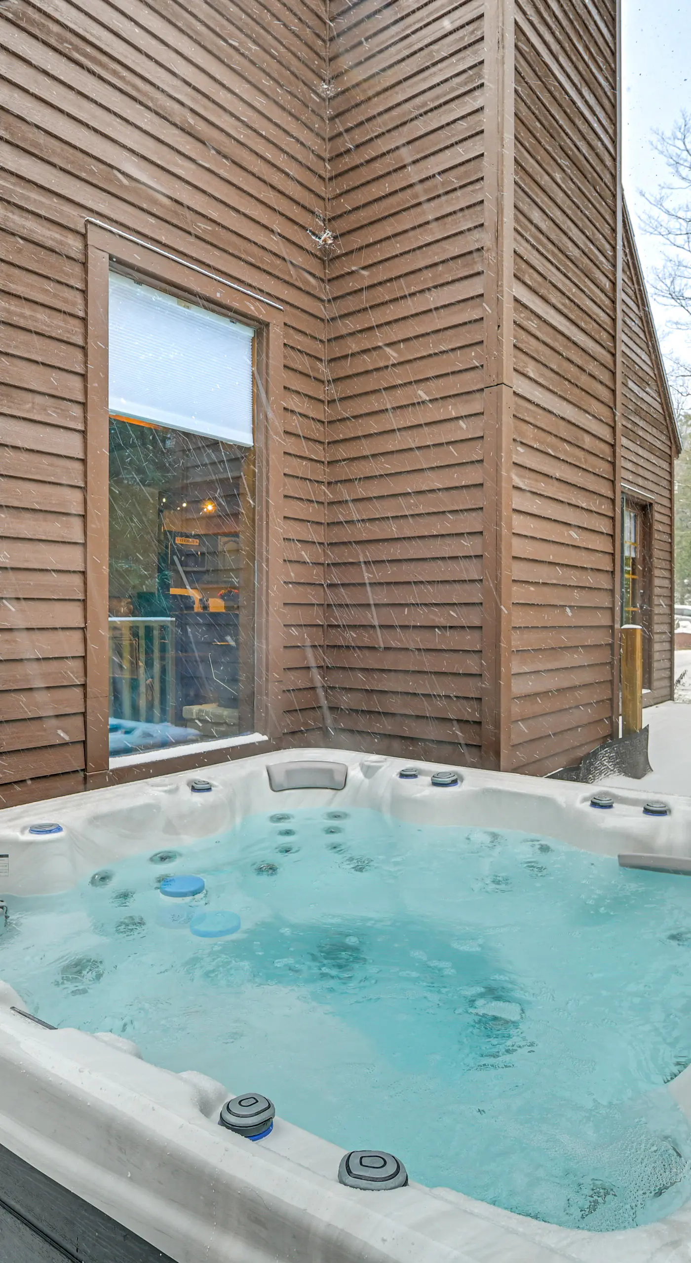 8 Mi to Mt Snow: 'Cozy Bear Cabin' w/ Hot Tub!