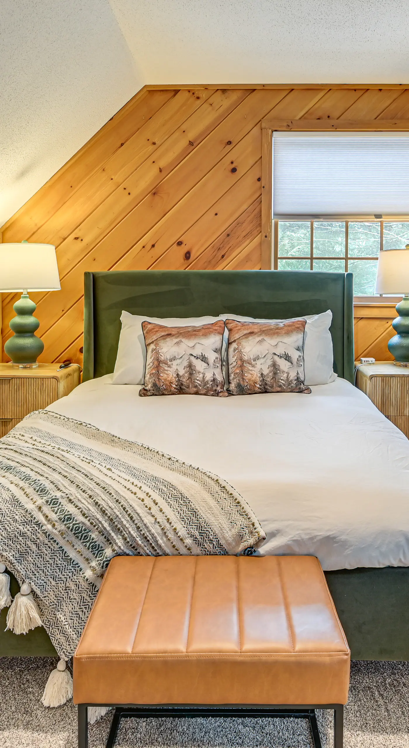 8 Mi to Mt Snow: 'Cozy Bear Cabin' w/ Hot Tub!