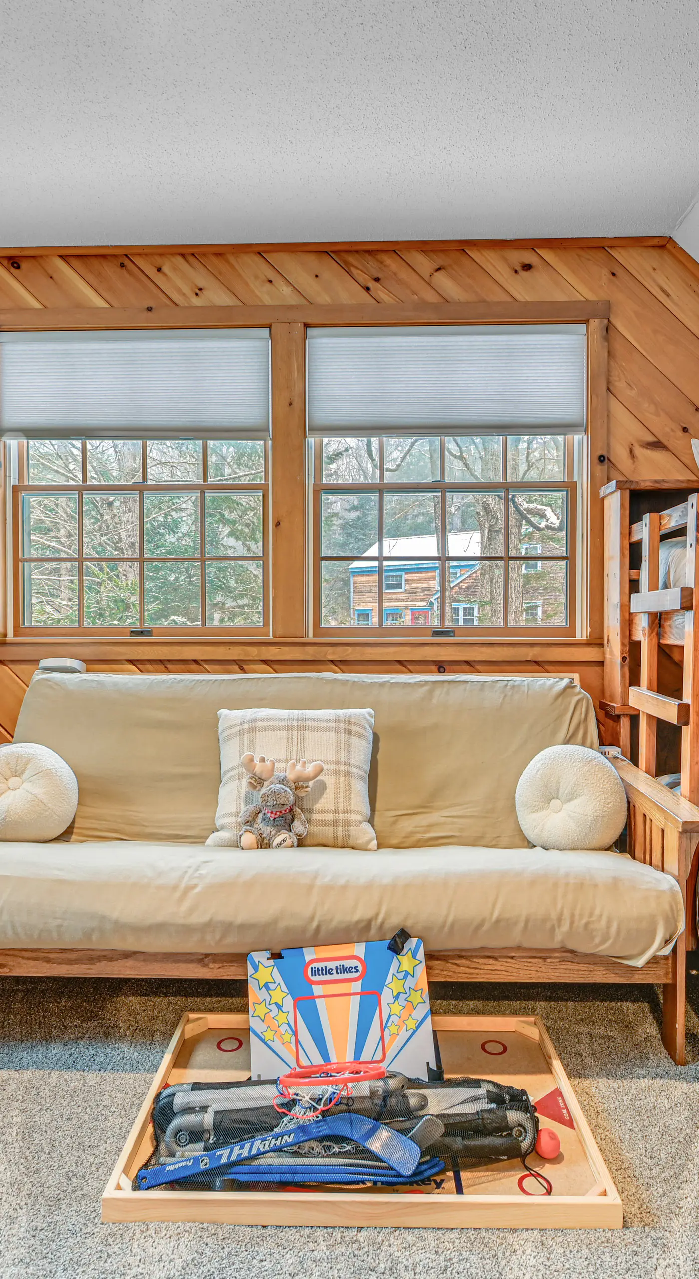 8 Mi to Mt Snow: 'Cozy Bear Cabin' w/ Hot Tub!