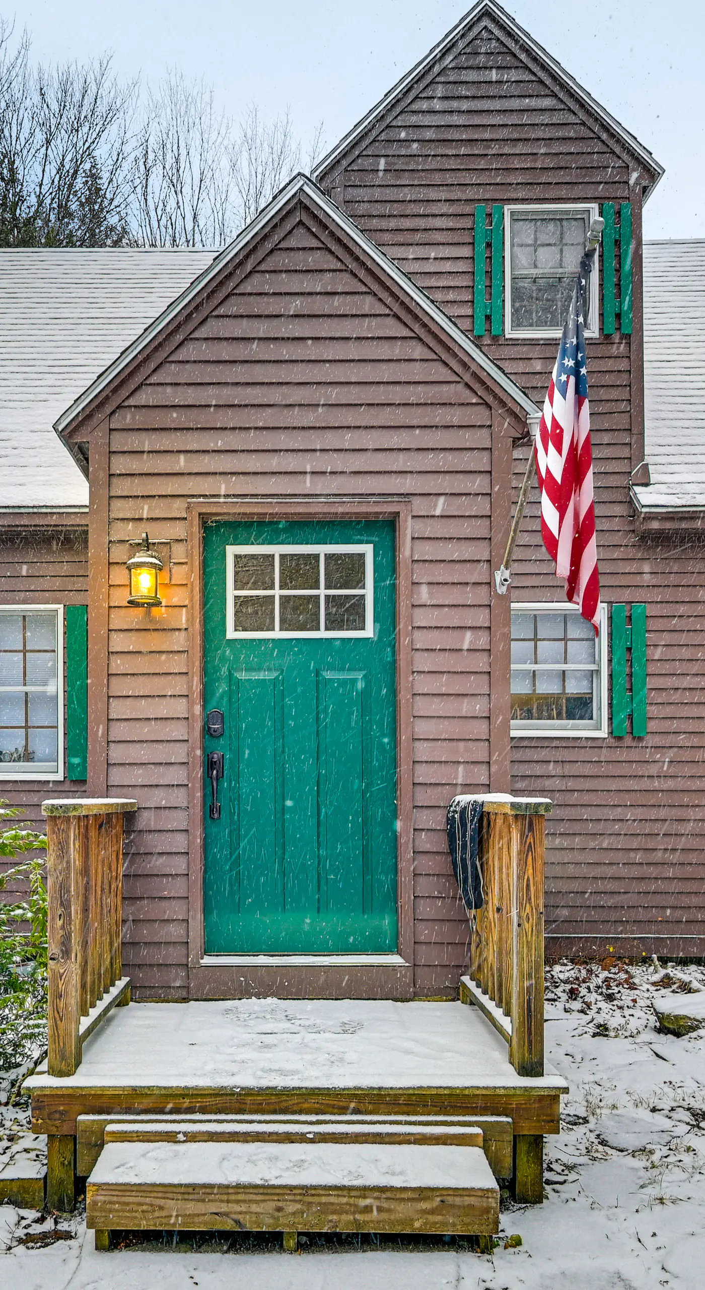 8 Mi to Mt Snow: 'Cozy Bear Cabin' w/ Hot Tub!