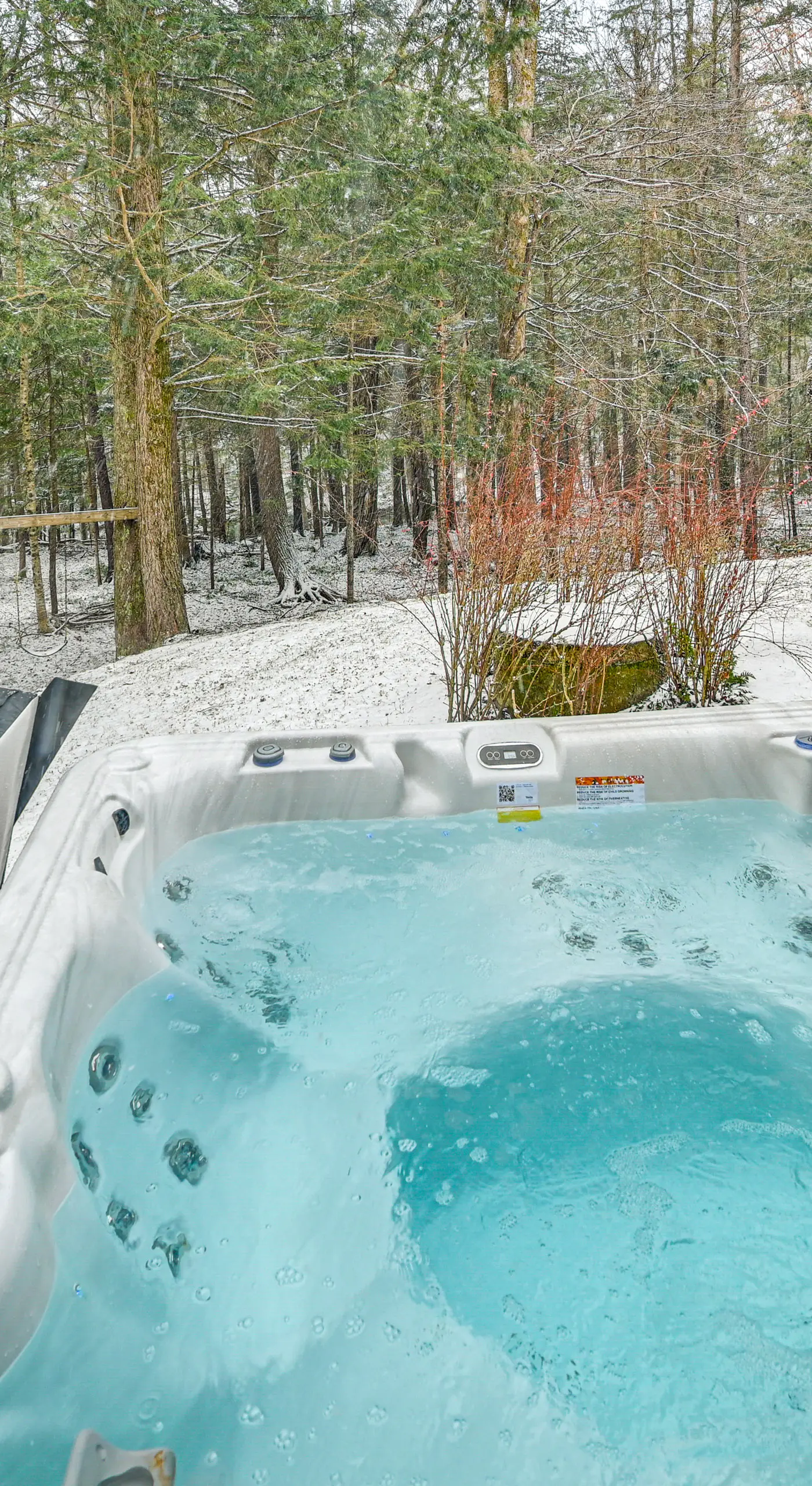 8 Mi to Mt Snow: 'Cozy Bear Cabin' w/ Hot Tub!