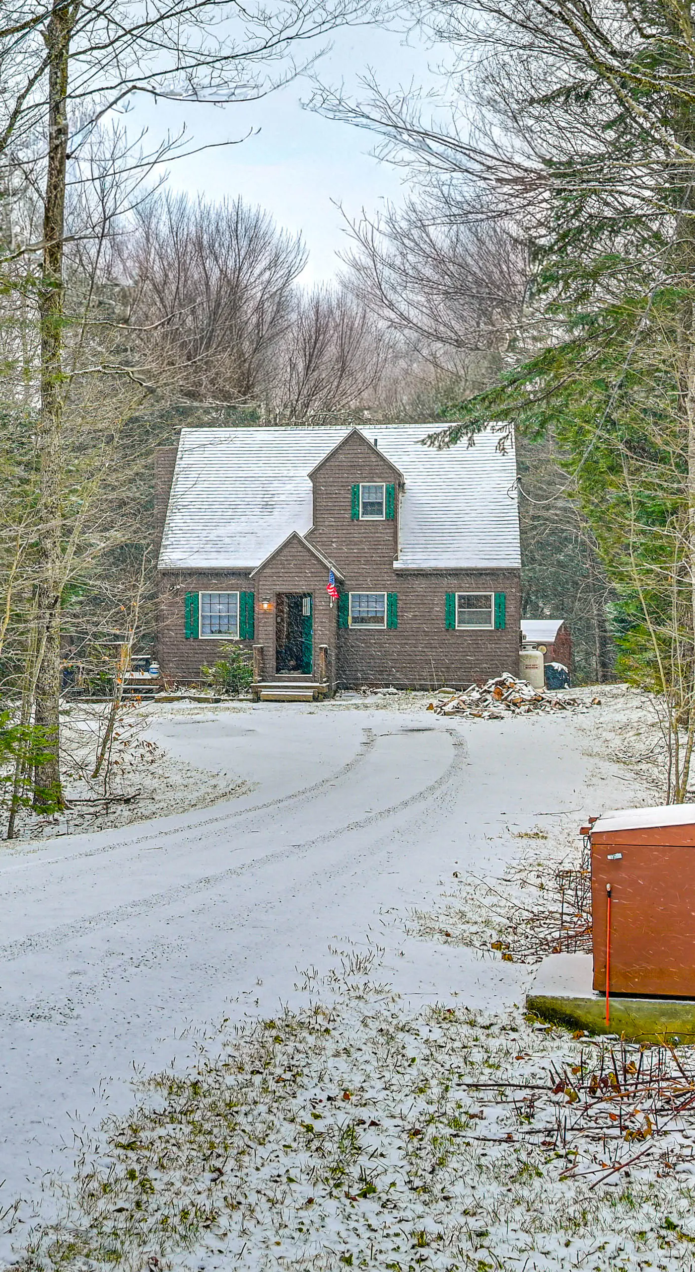 8 Mi to Mt Snow: 'Cozy Bear Cabin' w/ Hot Tub!