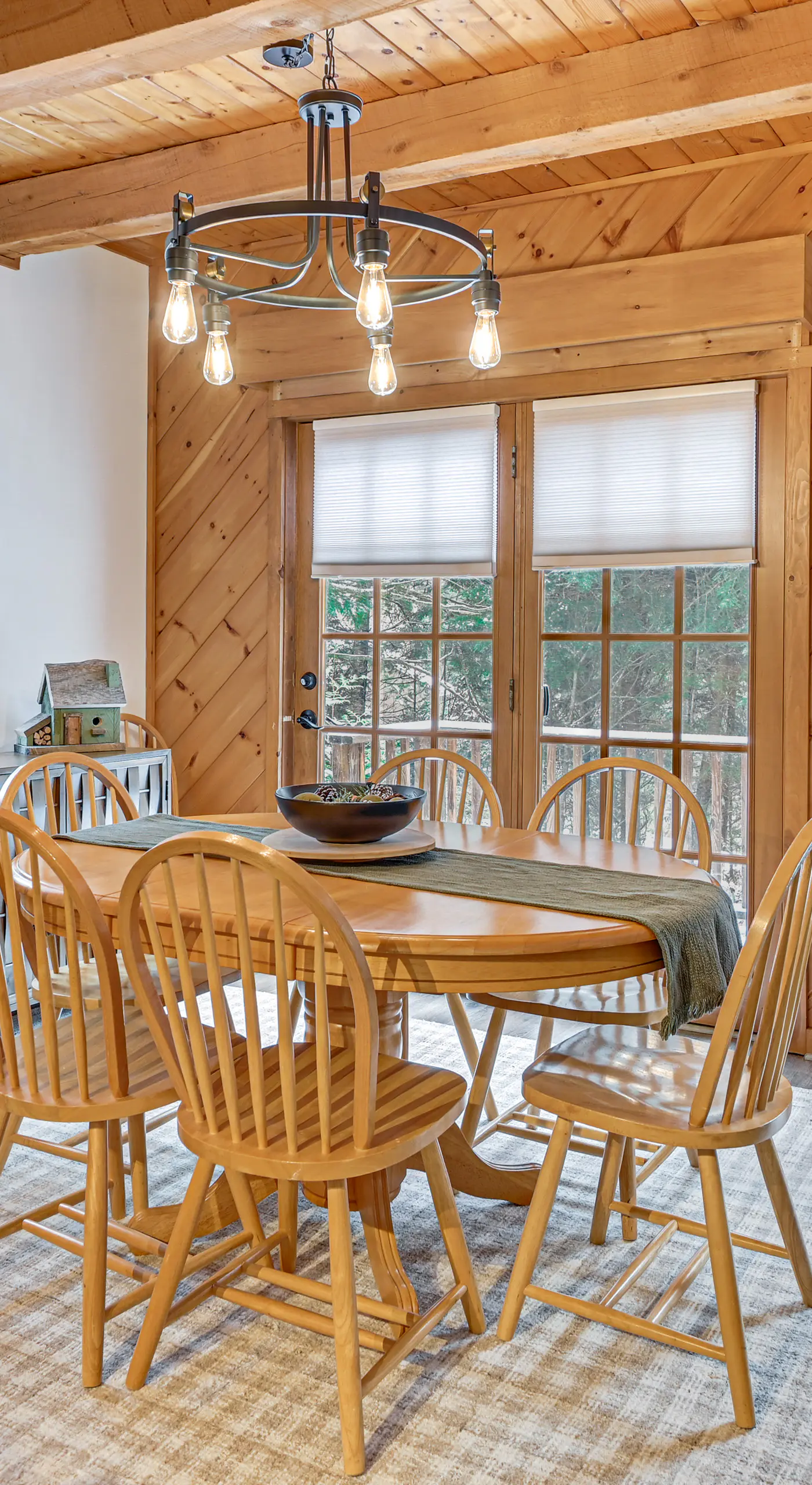8 Mi to Mt Snow: 'Cozy Bear Cabin' w/ Hot Tub!