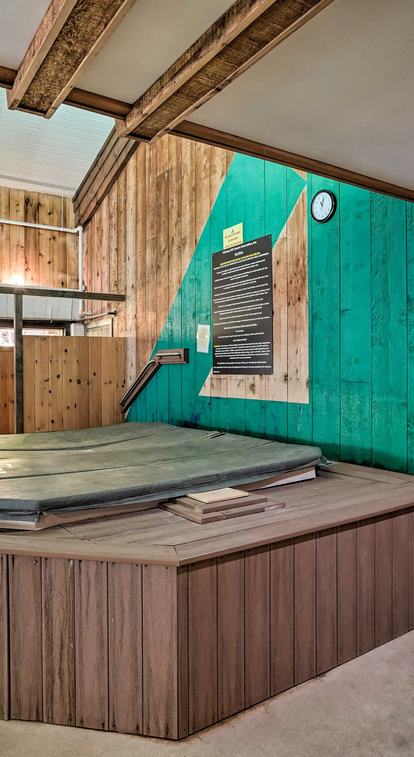 8 Mi to Mt Snow: 'Cozy Bear Cabin' w/ Hot Tub!