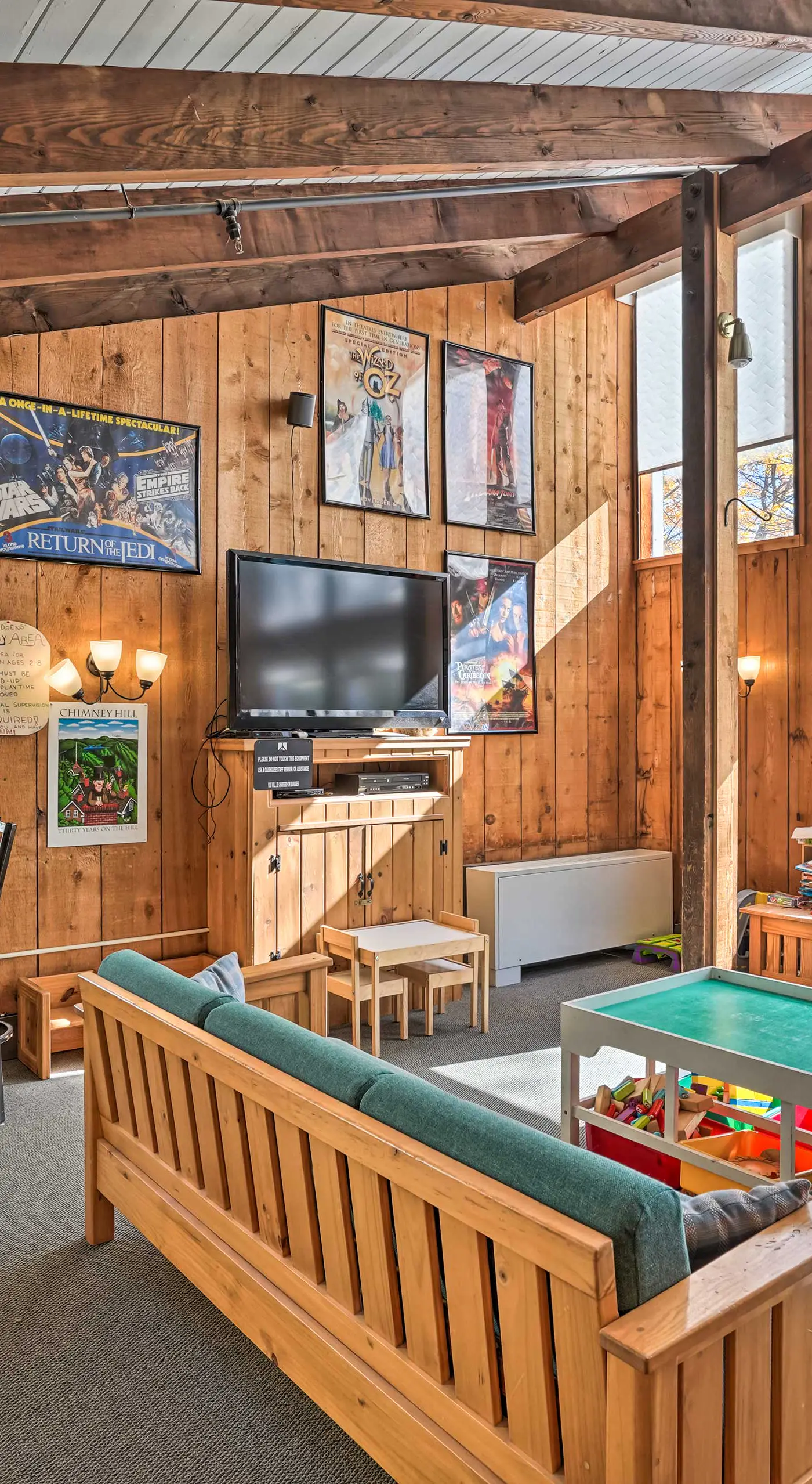 8 Mi to Mt Snow: 'Cozy Bear Cabin' w/ Hot Tub!