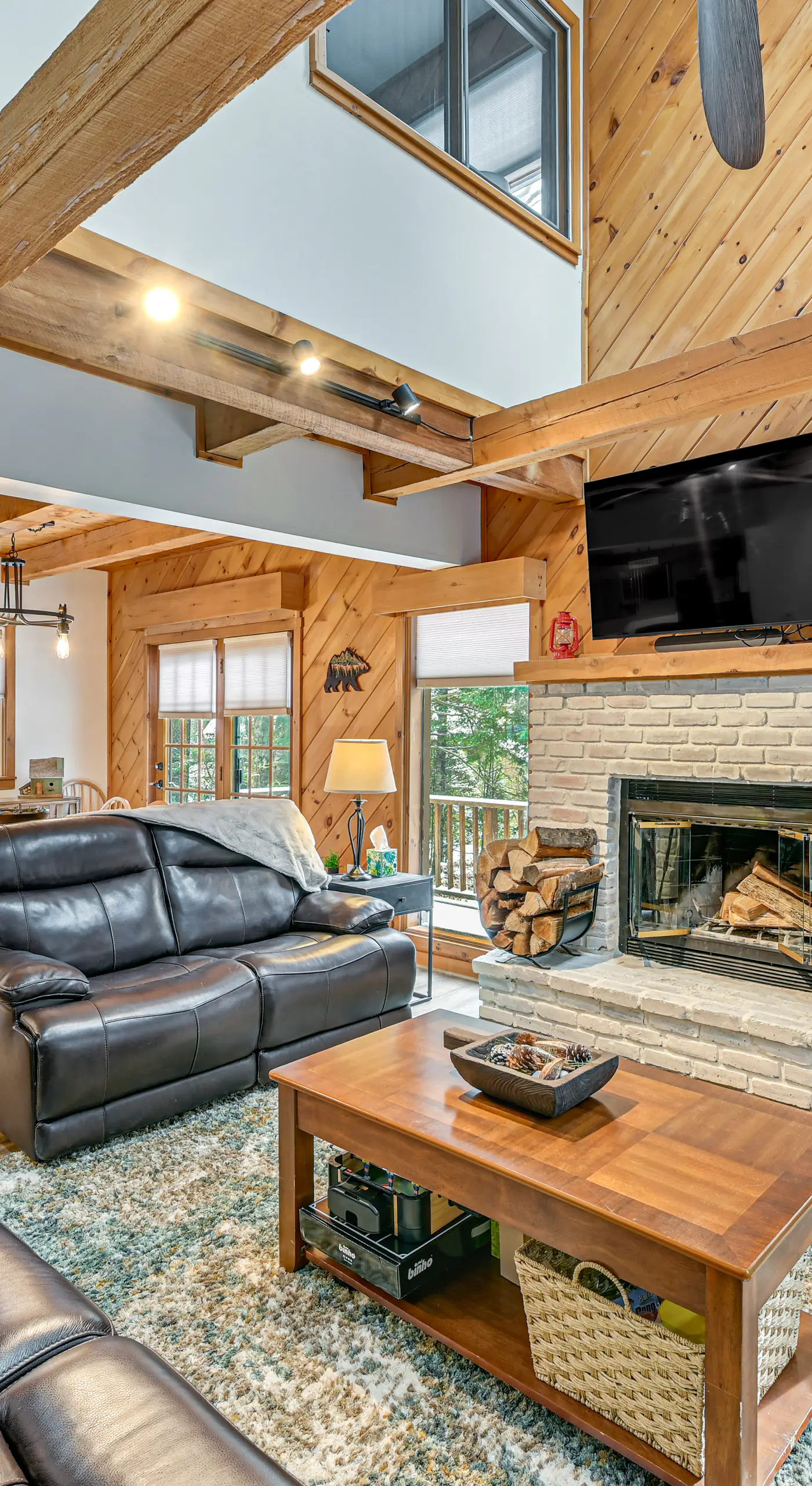 8 Mi to Mt Snow: 'Cozy Bear Cabin' w/ Hot Tub!