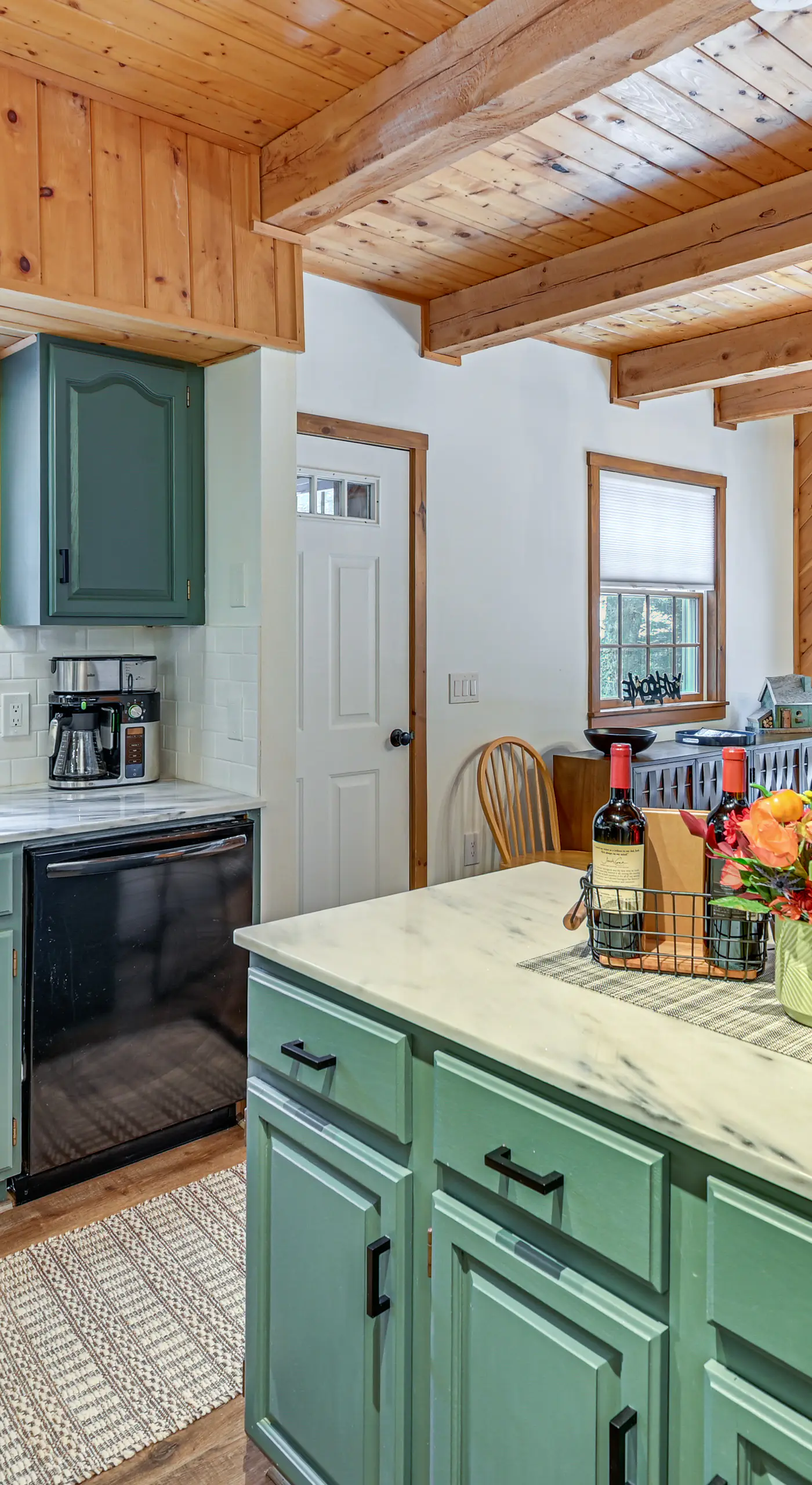 8 Mi to Mt Snow: 'Cozy Bear Cabin' w/ Hot Tub!