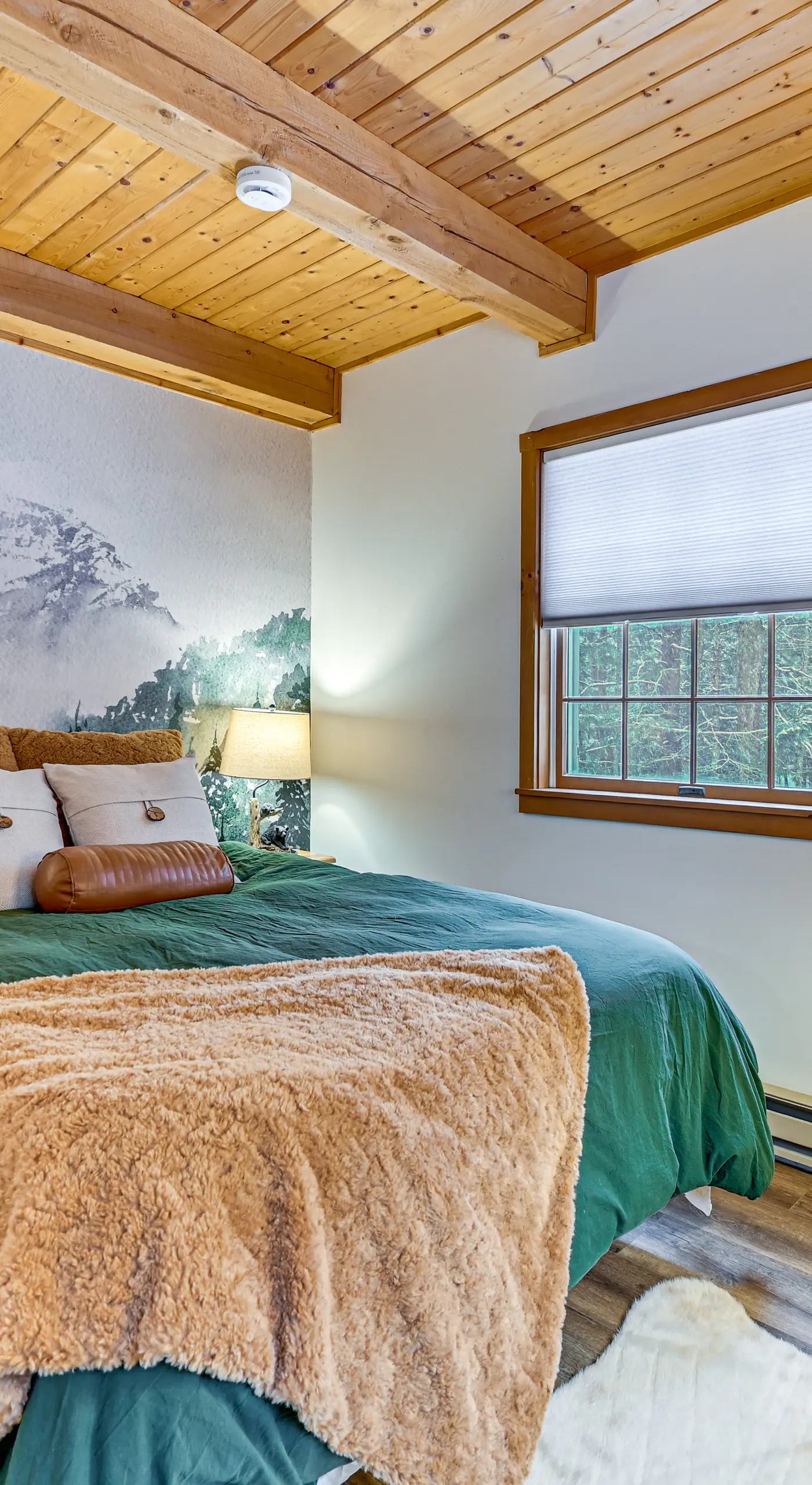 8 Mi to Mt Snow: 'Cozy Bear Cabin' w/ Hot Tub!