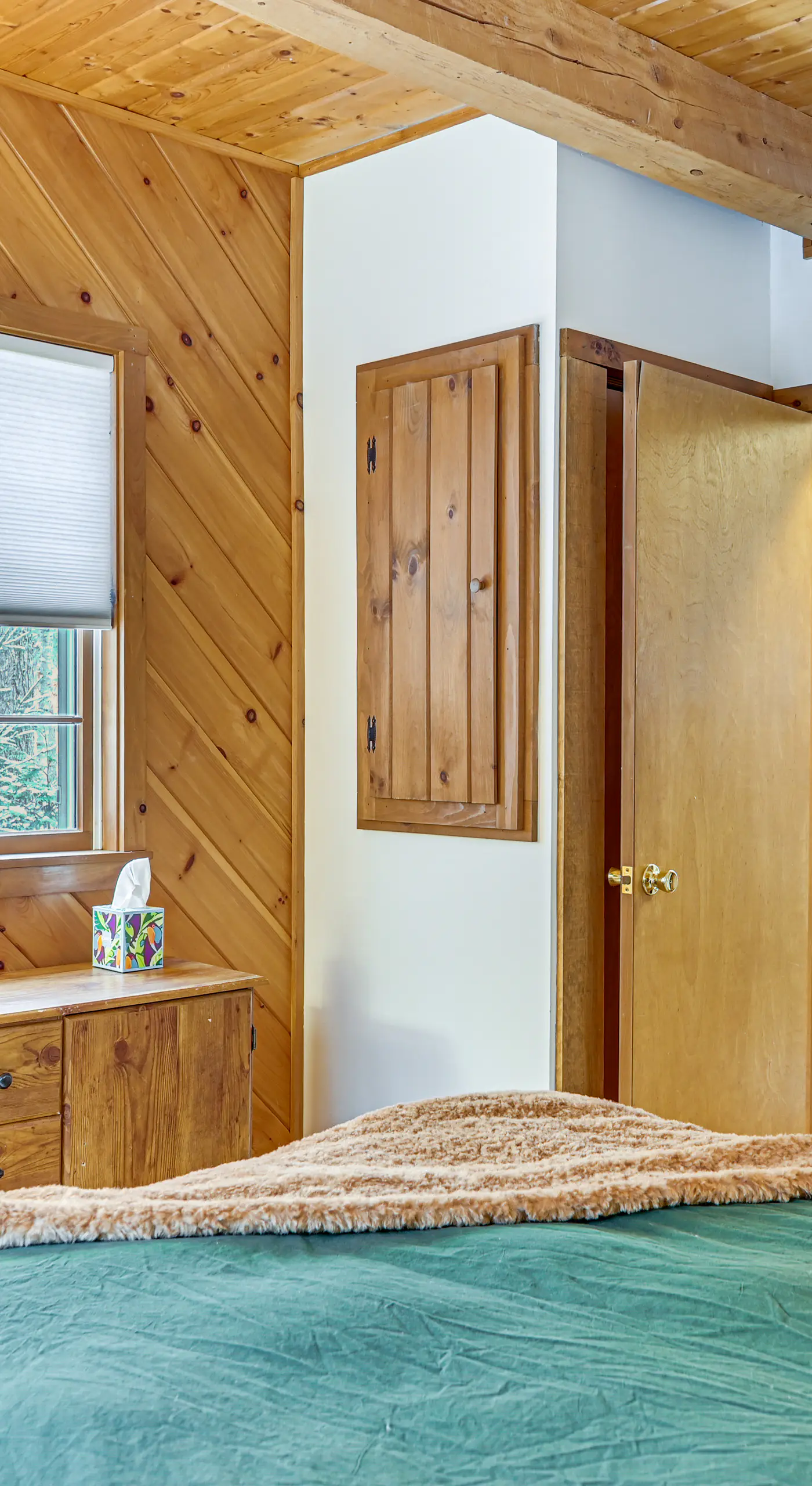 8 Mi to Mt Snow: 'Cozy Bear Cabin' w/ Hot Tub!