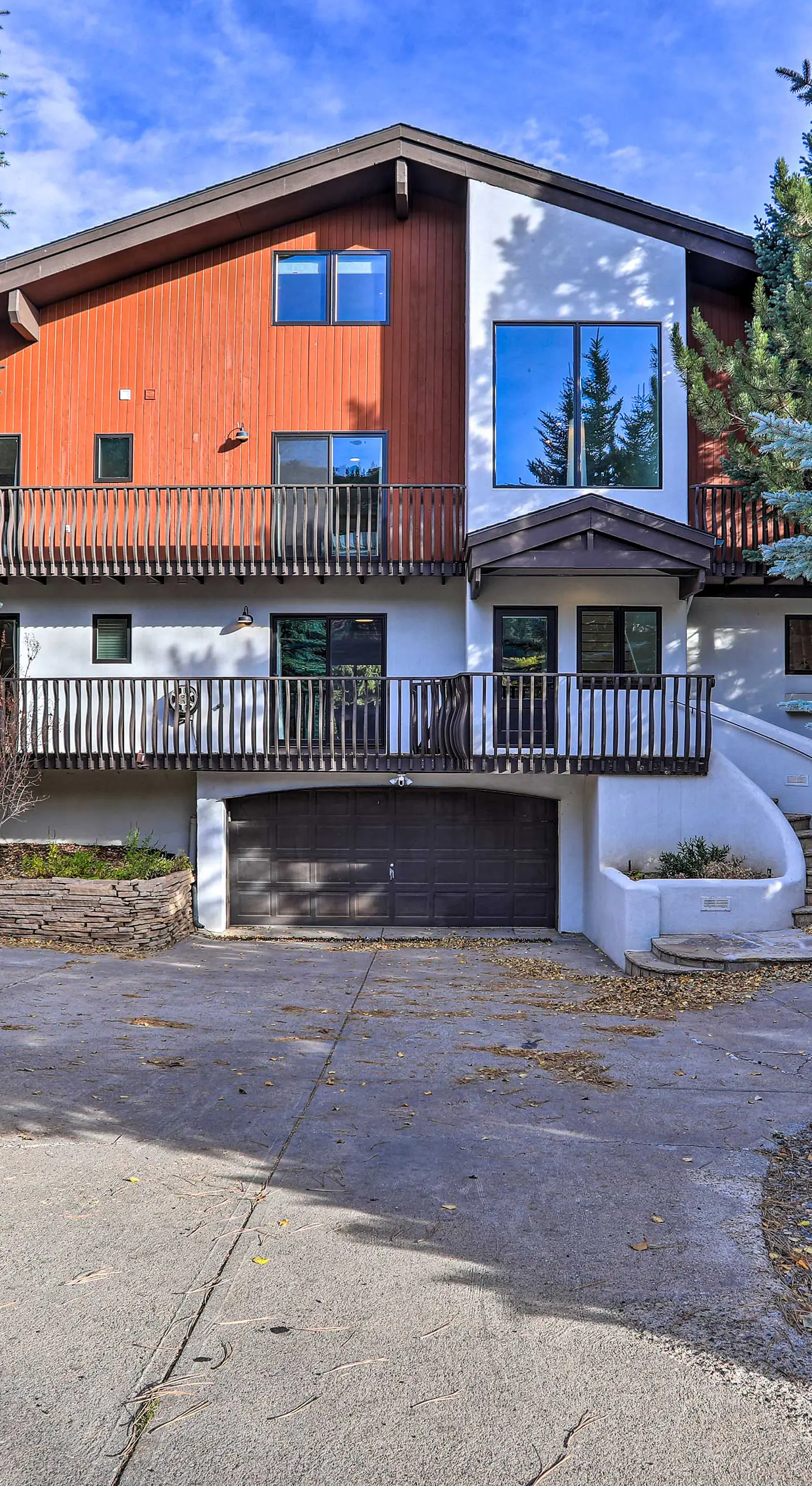 Roomy Avon Family Chalet w/ Hot Tub in EagleVail!