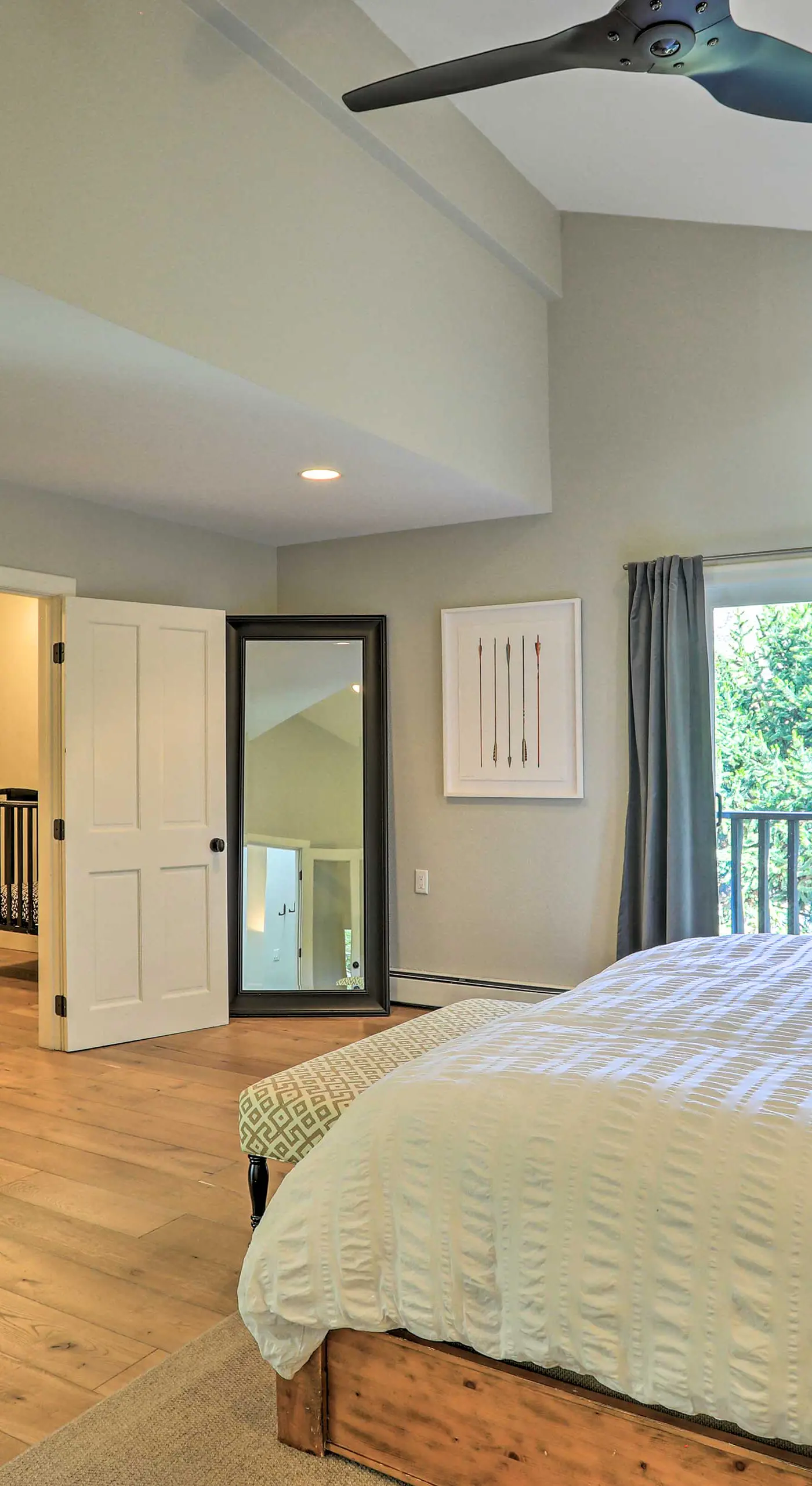 Roomy Avon Family Chalet w/ Hot Tub in EagleVail!