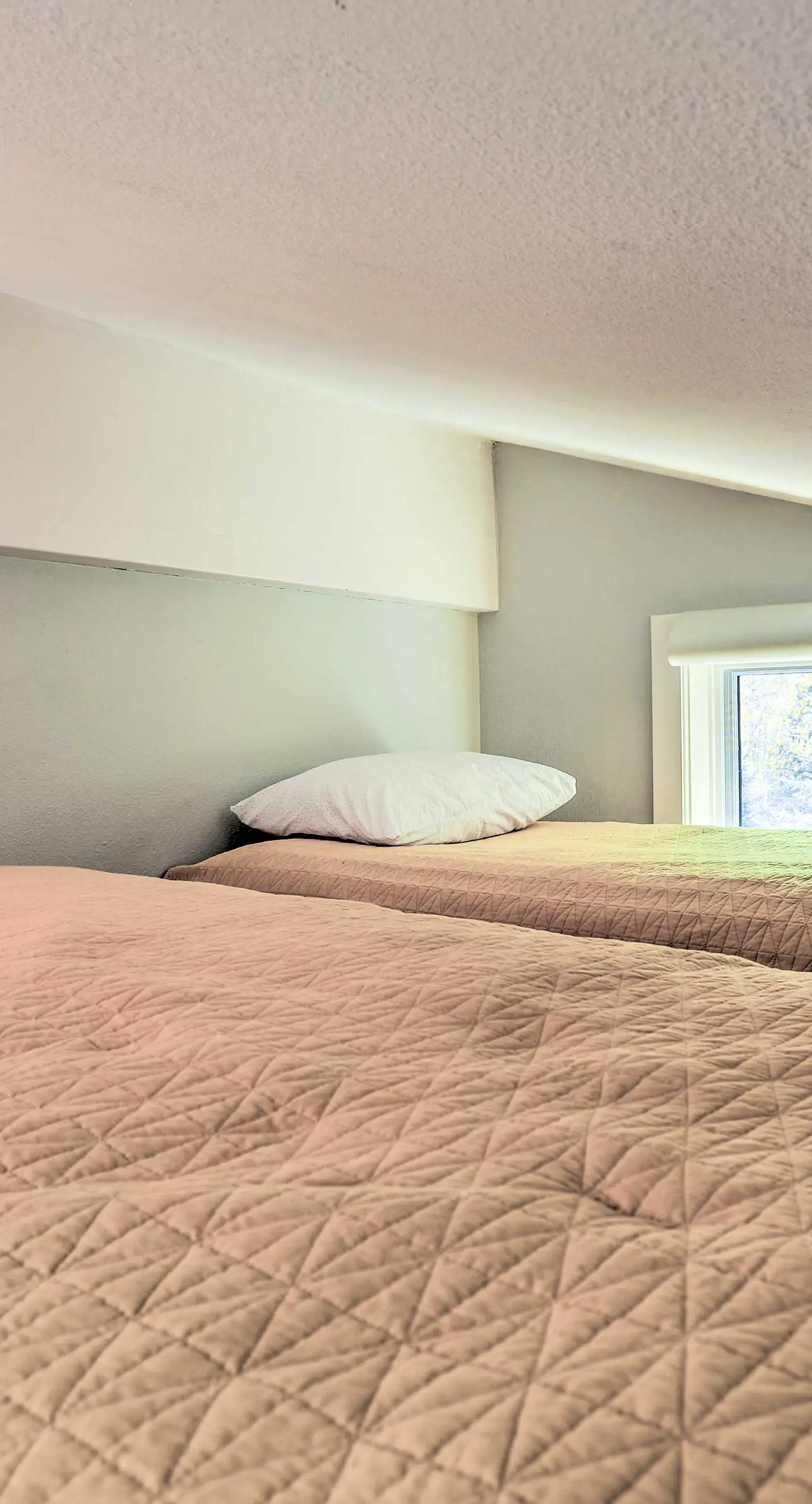 Roomy Avon Family Chalet w/ Hot Tub in EagleVail!