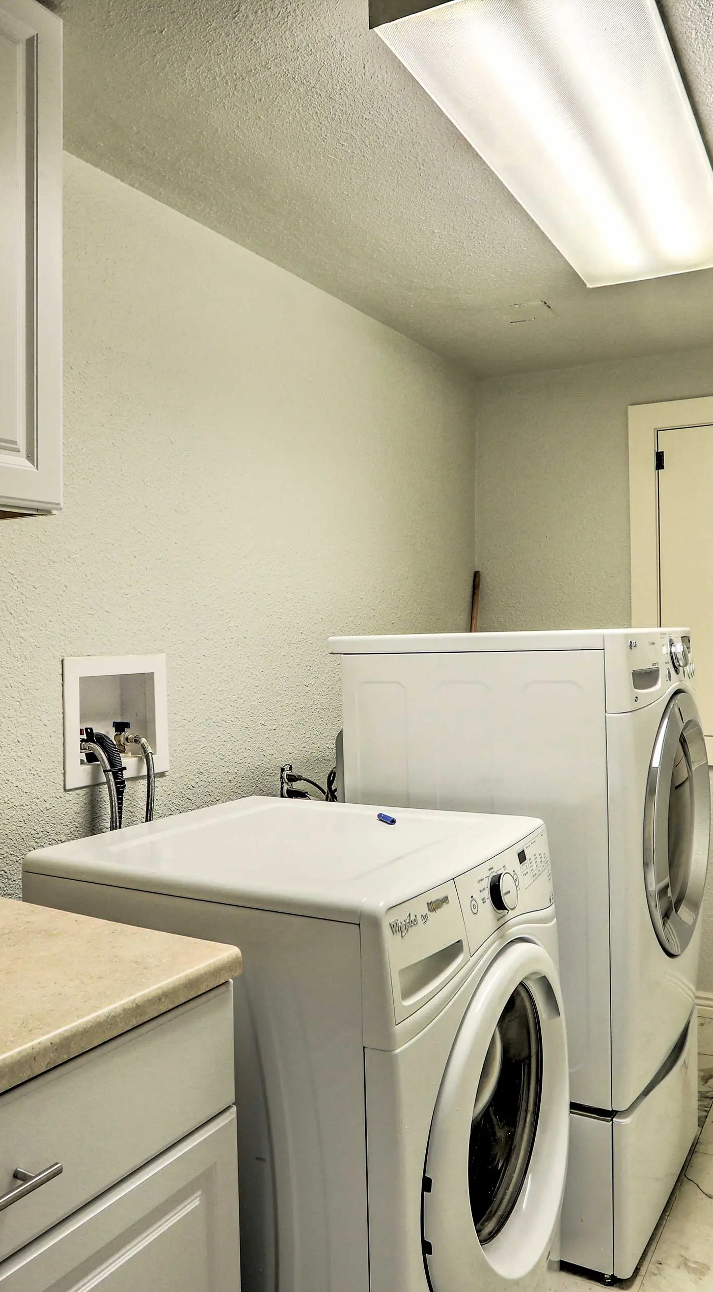 Roomy Avon Family Chalet w/ Hot Tub in EagleVail!