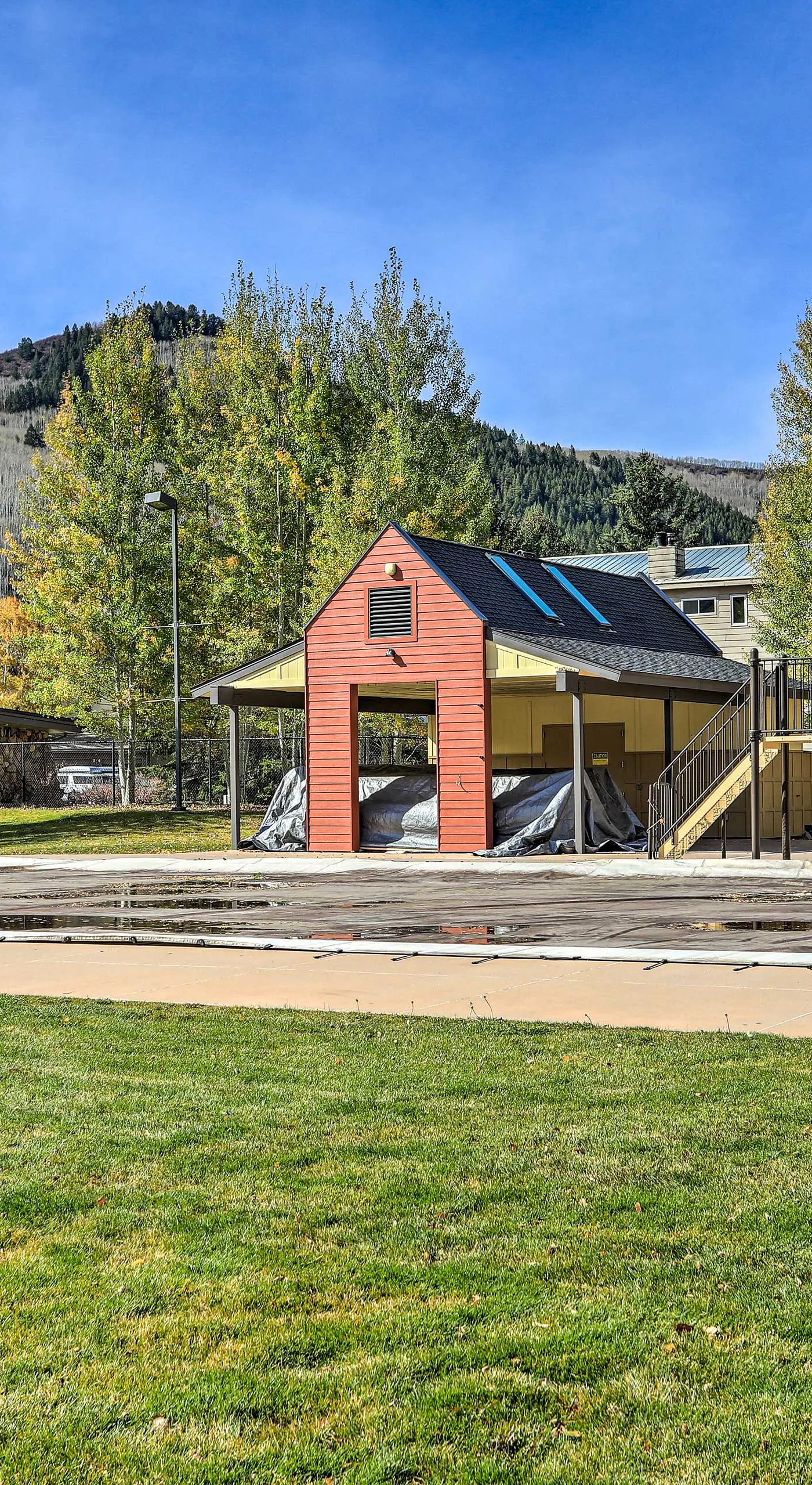 Roomy Avon Family Chalet w/ Hot Tub in EagleVail!