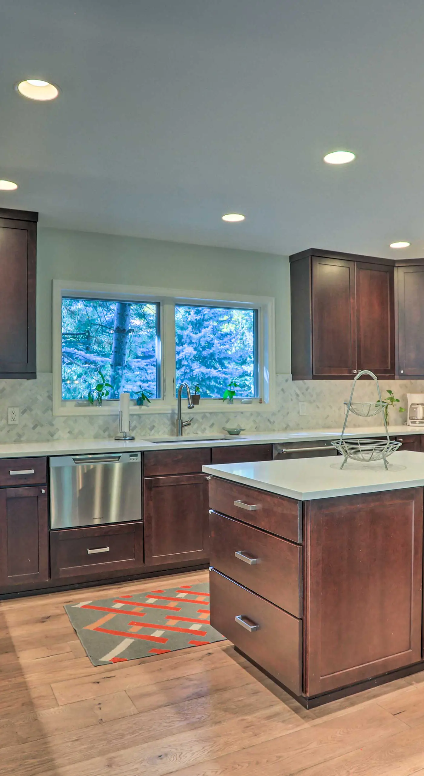 Roomy Avon Family Chalet w/ Hot Tub in EagleVail!