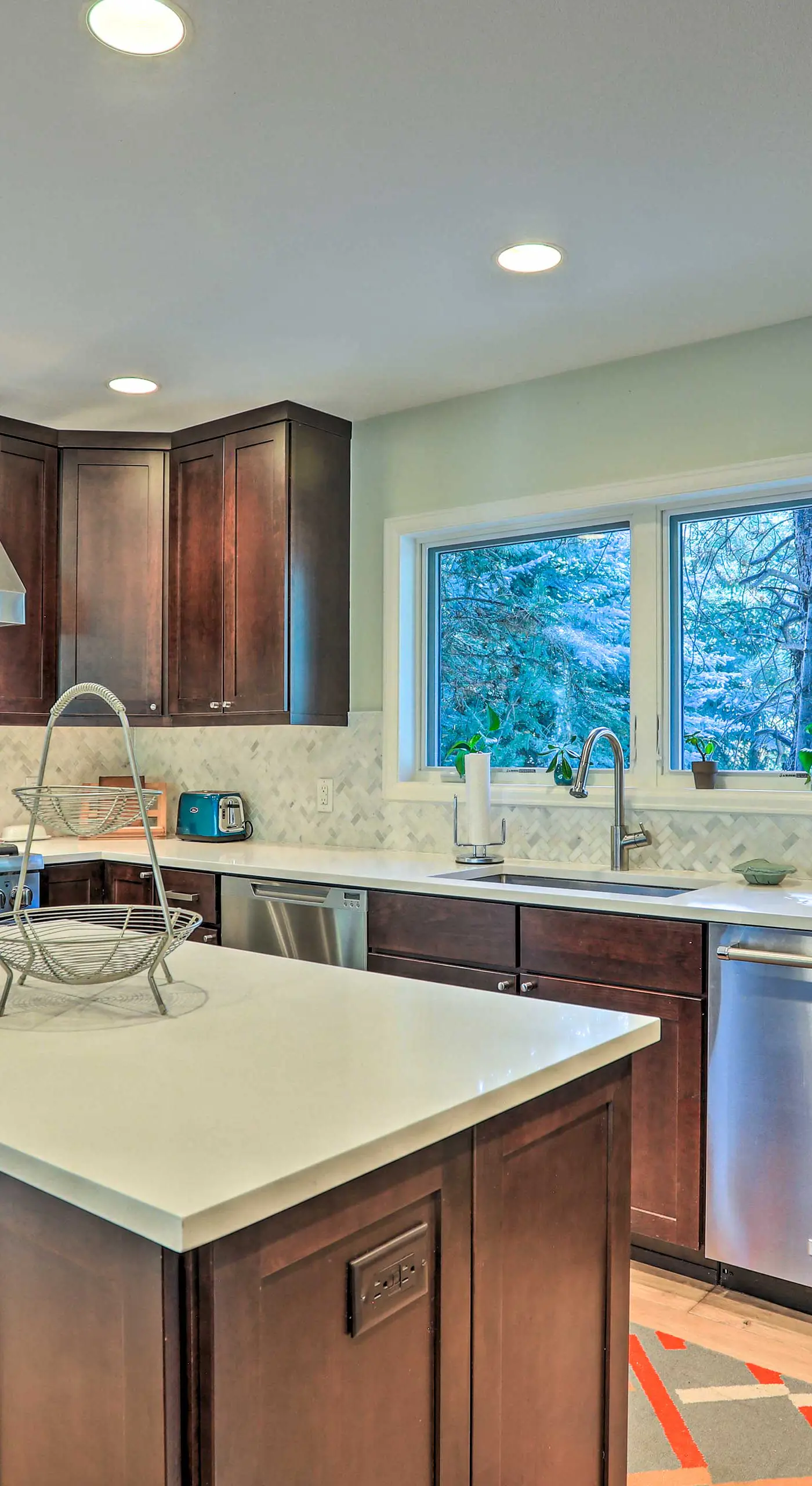 Roomy Avon Family Chalet w/ Hot Tub in EagleVail!