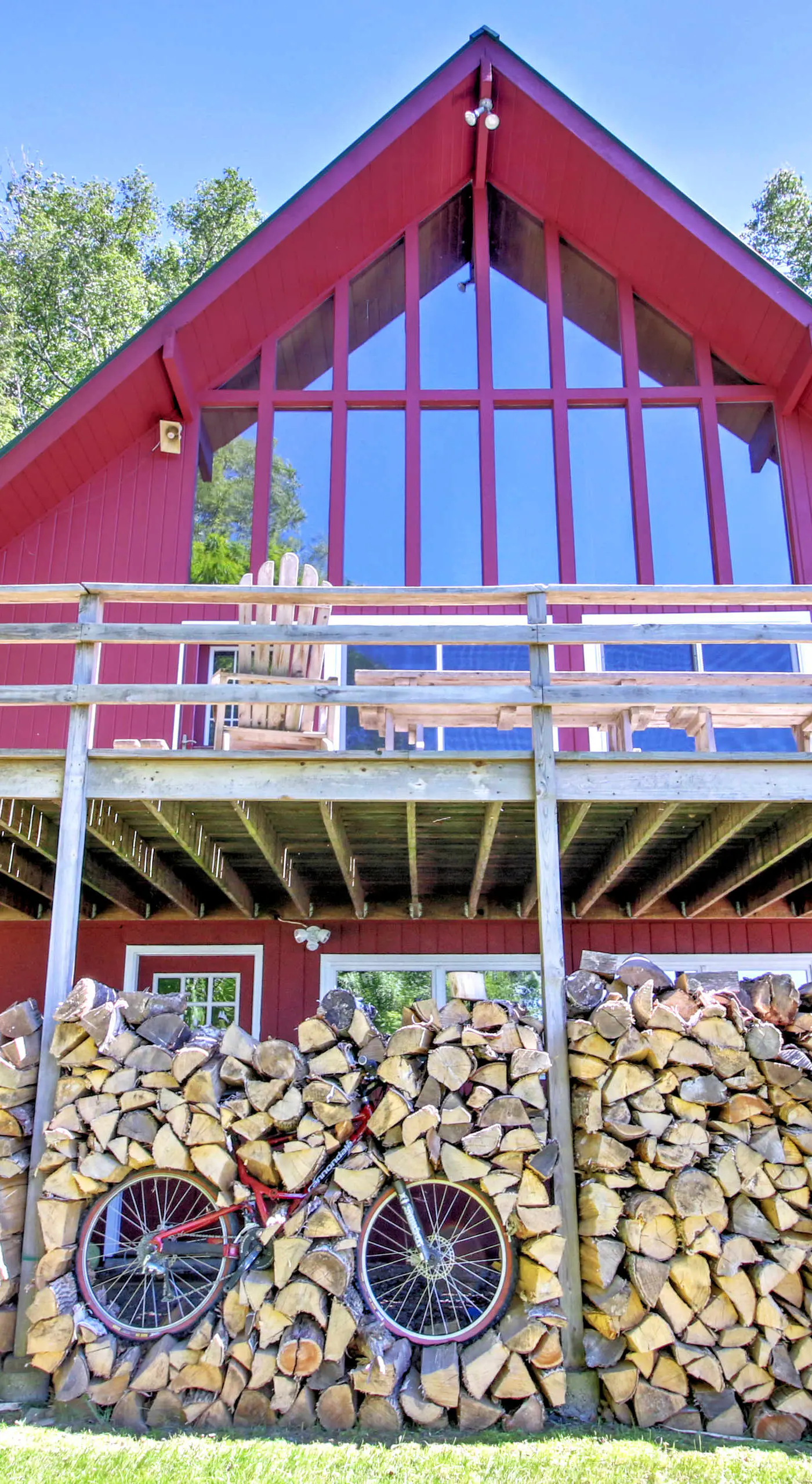 East Burke House w/ Deck < 3 Mi to Kingdom Trails!