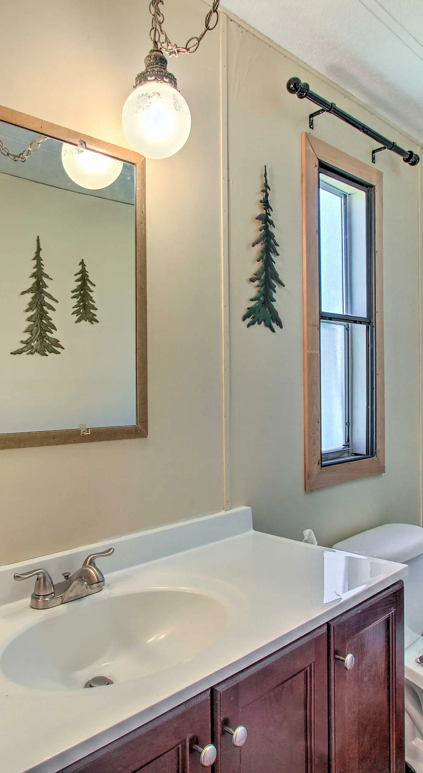 Cozy Chiloquin Retreat < 30 Mi to Crater Lake!