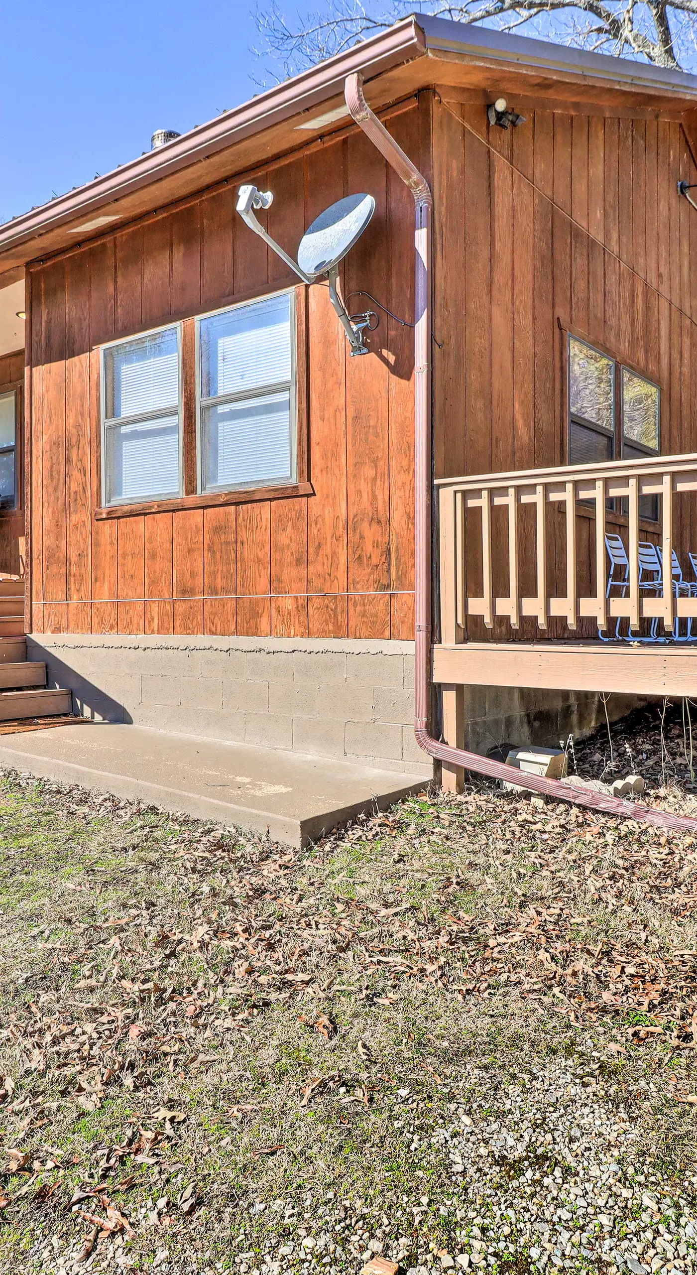 Walk to White River: Home w/ Deck in Flippin!