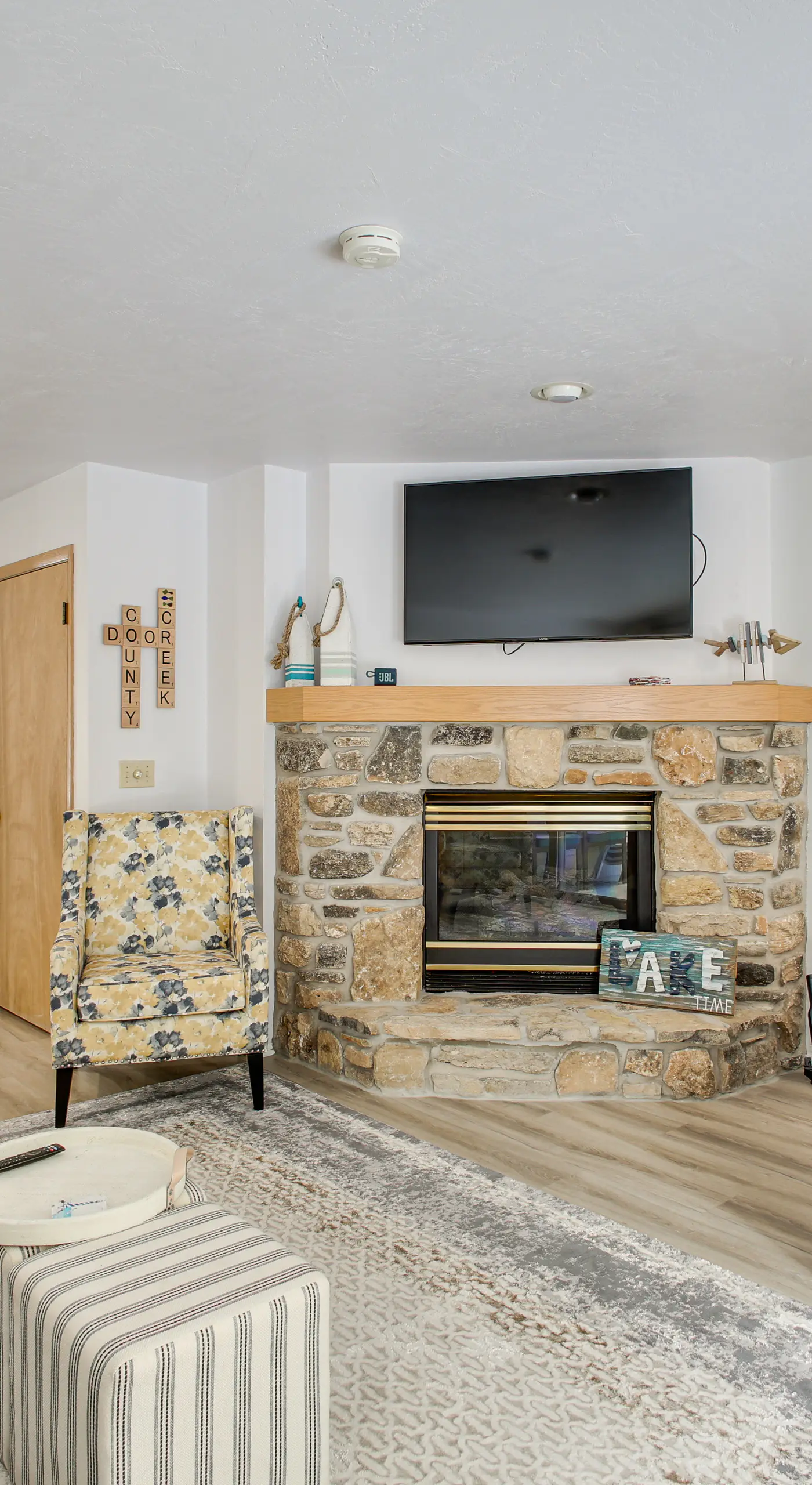 Charming DC Getaway Steps from D’town Fish Creek