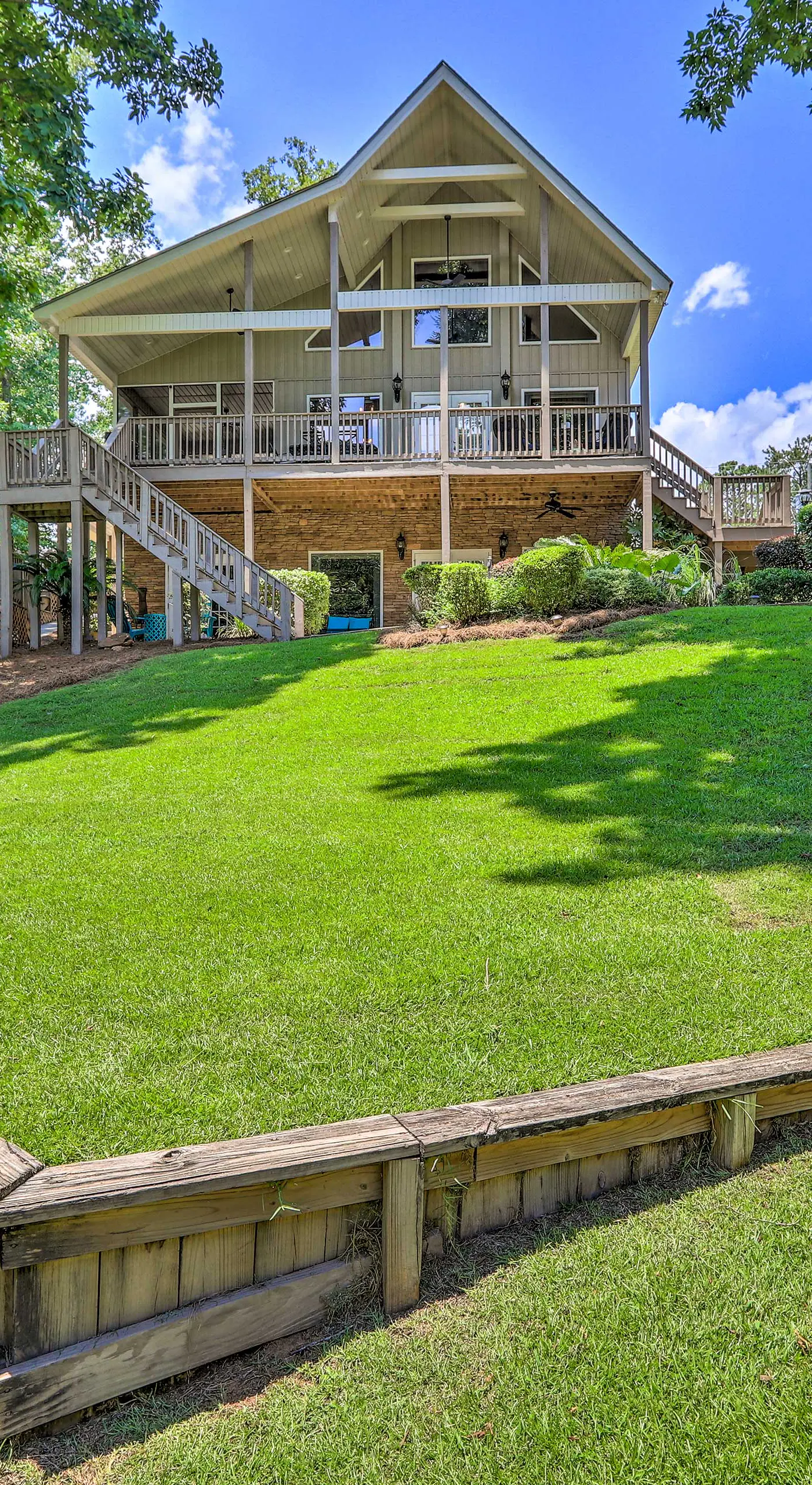 Waterfront Eatonton Escape w/ Private Hot Tub!